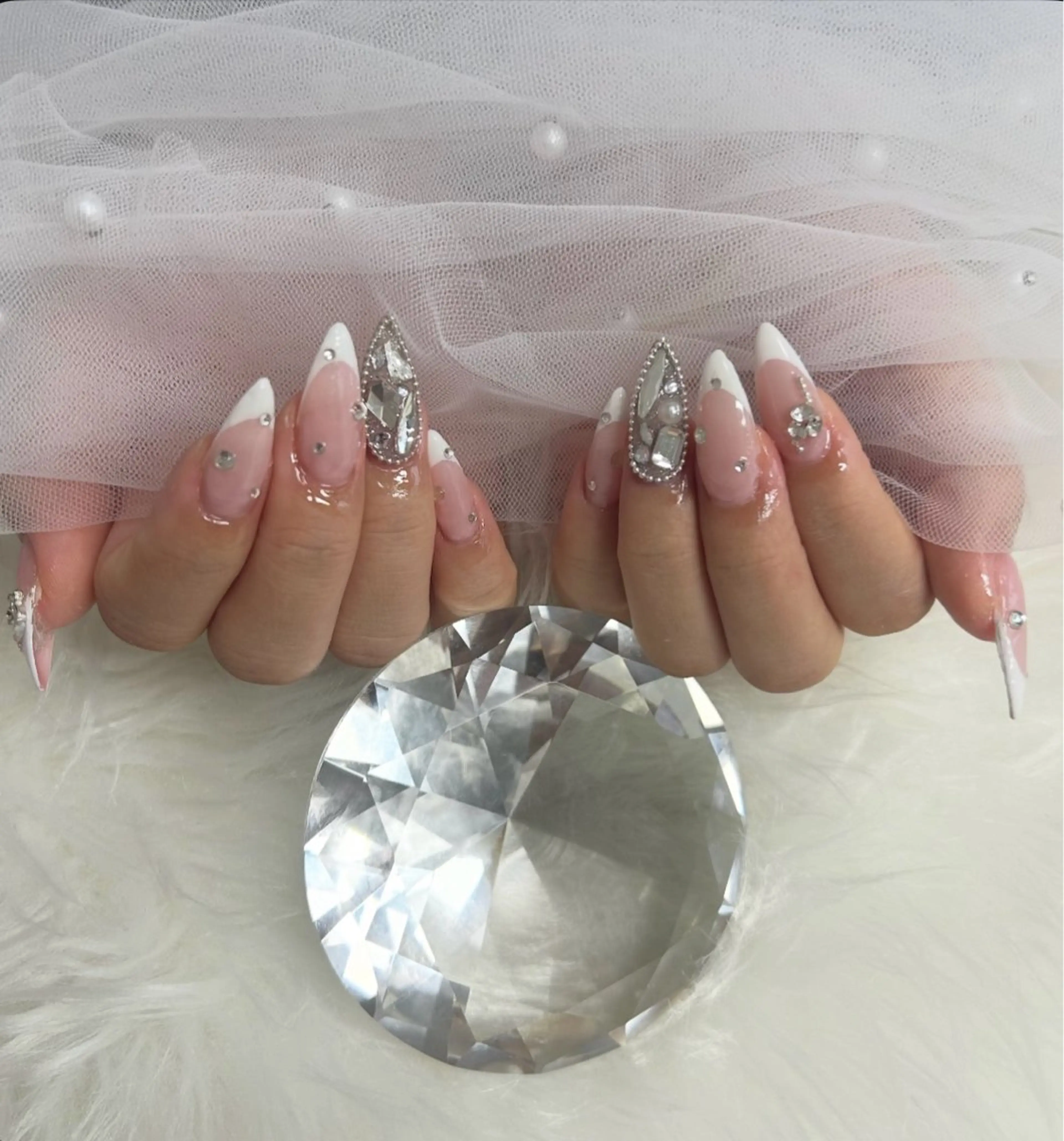 ネイル 長さ出し フレンチネイル キラキラネイル 持ち込み Luxe nail rinaのネイルデザイン