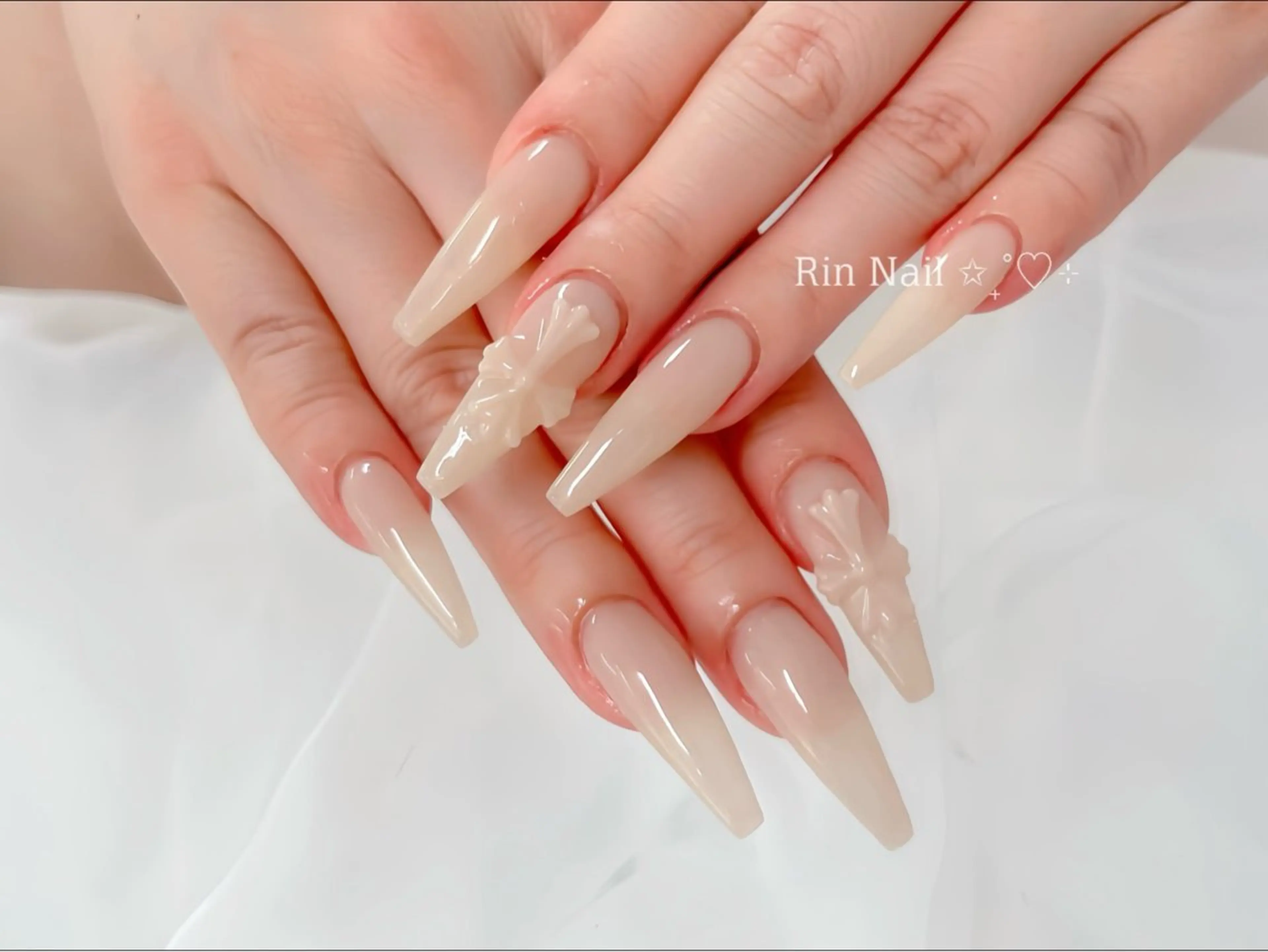 ネイル ボルドー フレンチネイル グラデーション キラキラネイル 韓国ネイル ハンドネイル Rin Nail Shinokuboのネイルデザイン