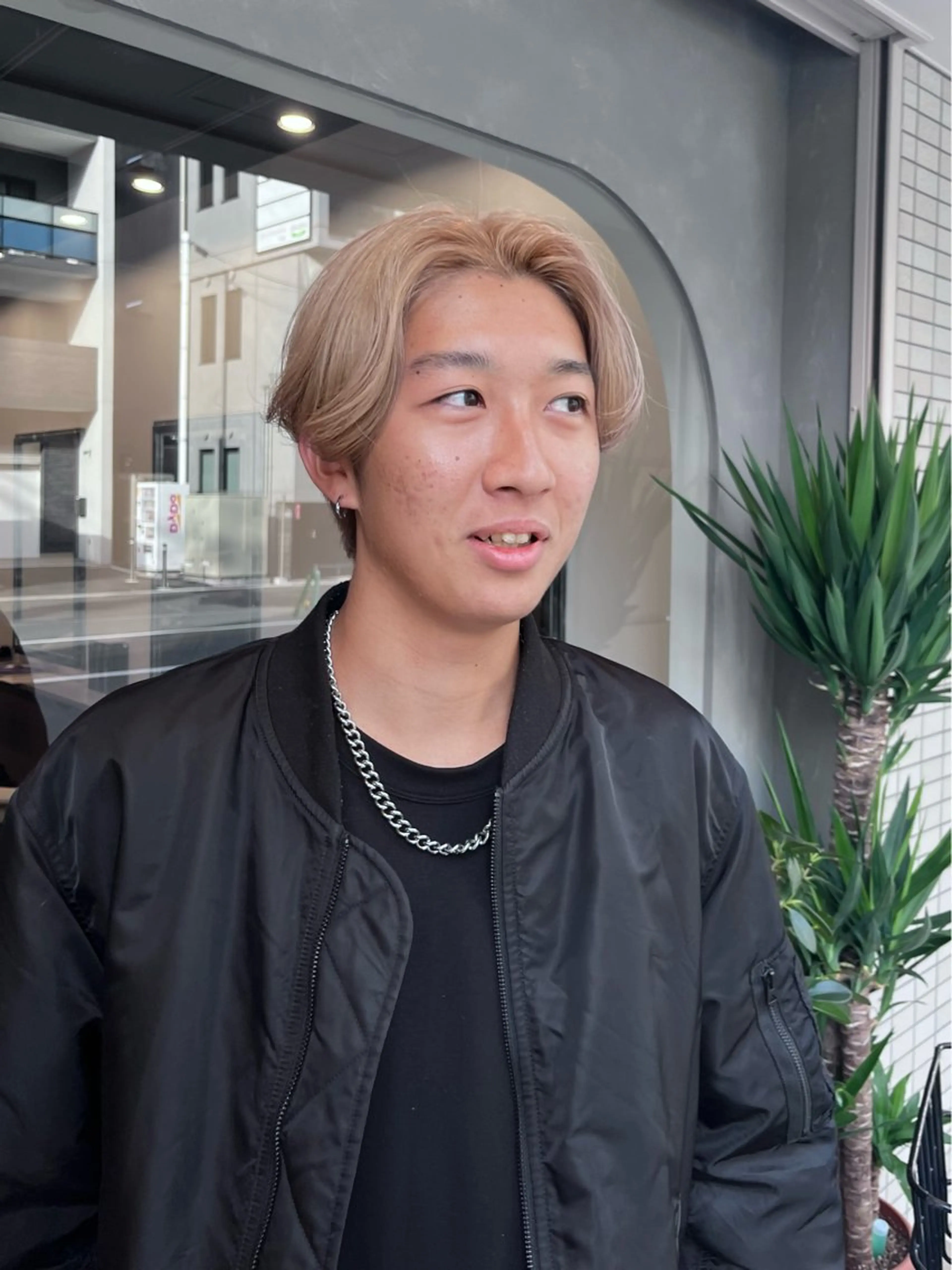 ショート カラー メンズ メンズブリーチ メンズハイトーン ベージュカラー ブリーチ ブロンド ヘアカラー dogstar小林諒 パーマ/レイヤーのヘアスタイル