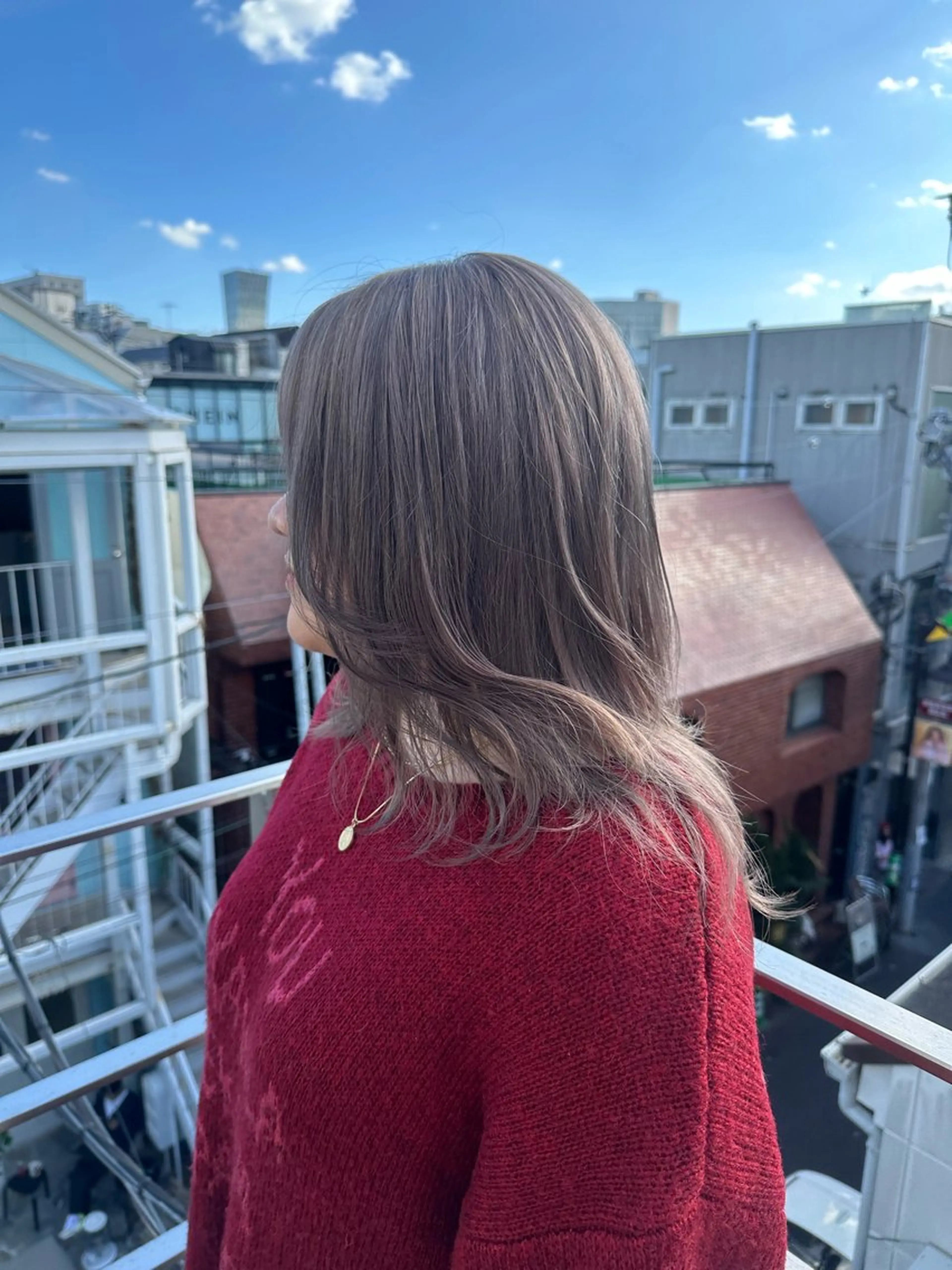 セミロング カラー HANAME 原宿美容室のヘアスタイル