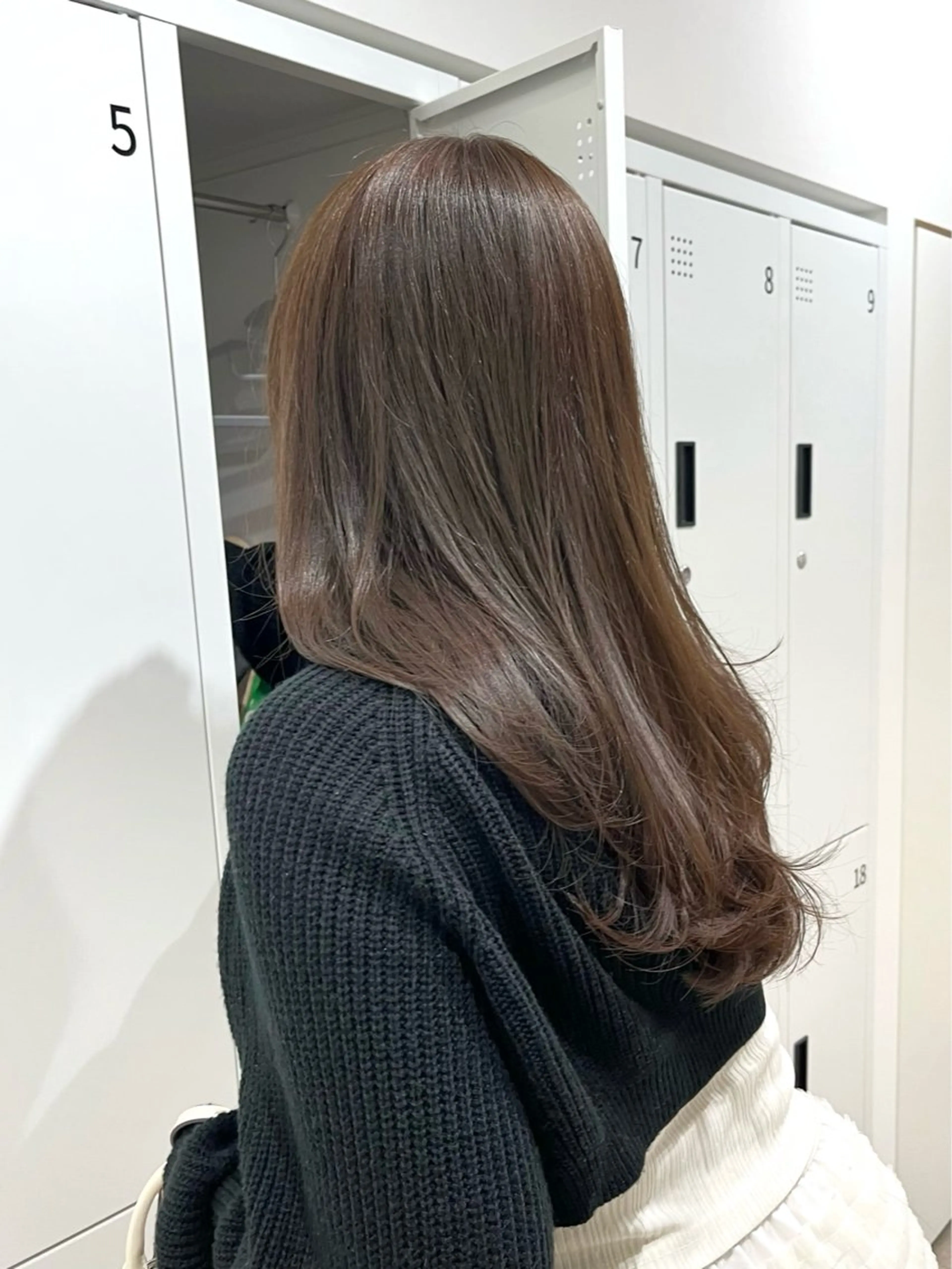 ロング カラー ブリーチ 透明感カラー ダブルカラー ハイライトカラー インナーカラー 小顔カット/ 透明感カラー/阪本桃のヘアスタイル