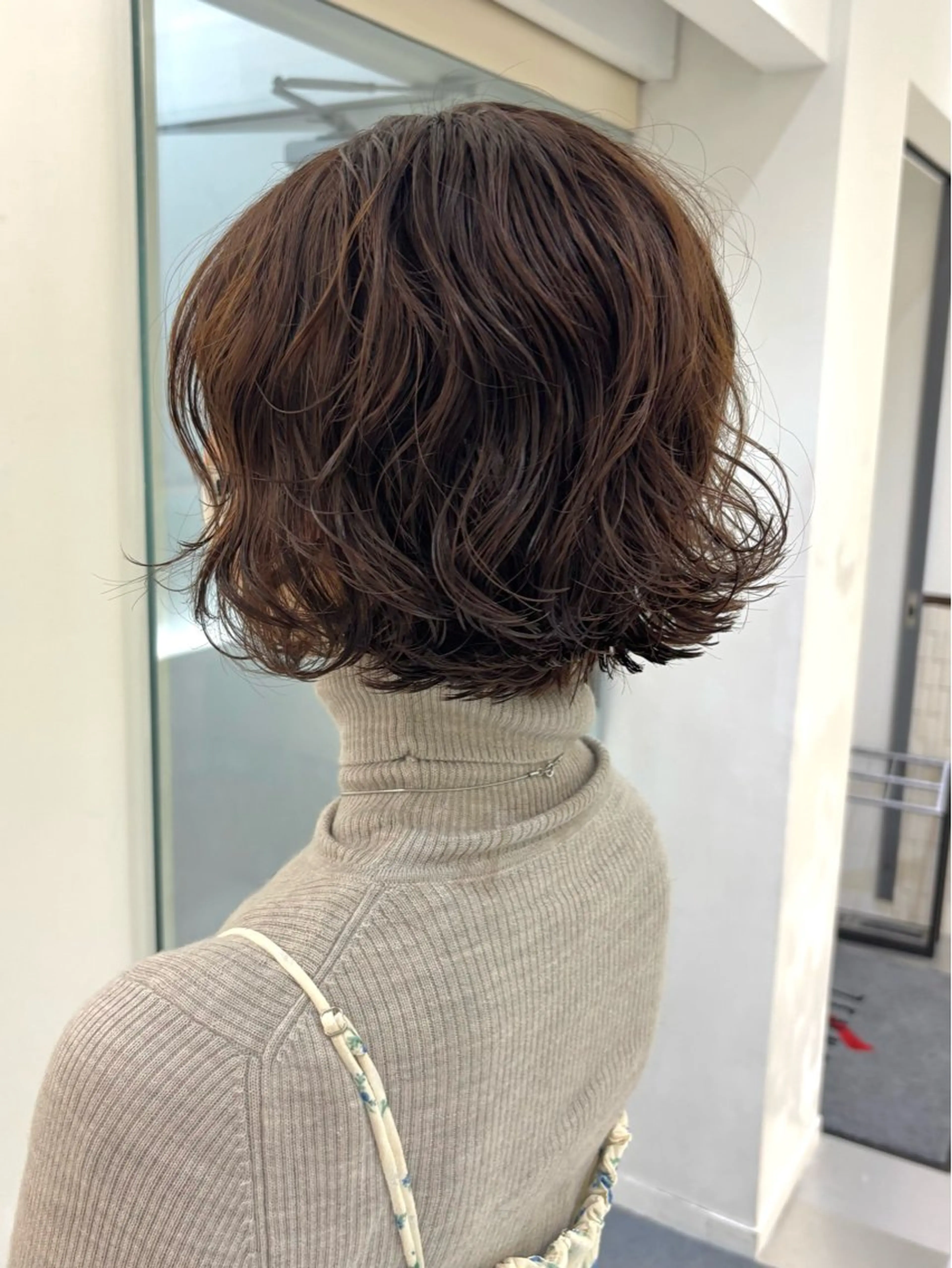 ミディアム パーマ ミディアムパーマ ボブ デジタルパーマ カット パーマ トリートメント コテ巻き風パーマ 藤澤　知彌のヘアスタイル