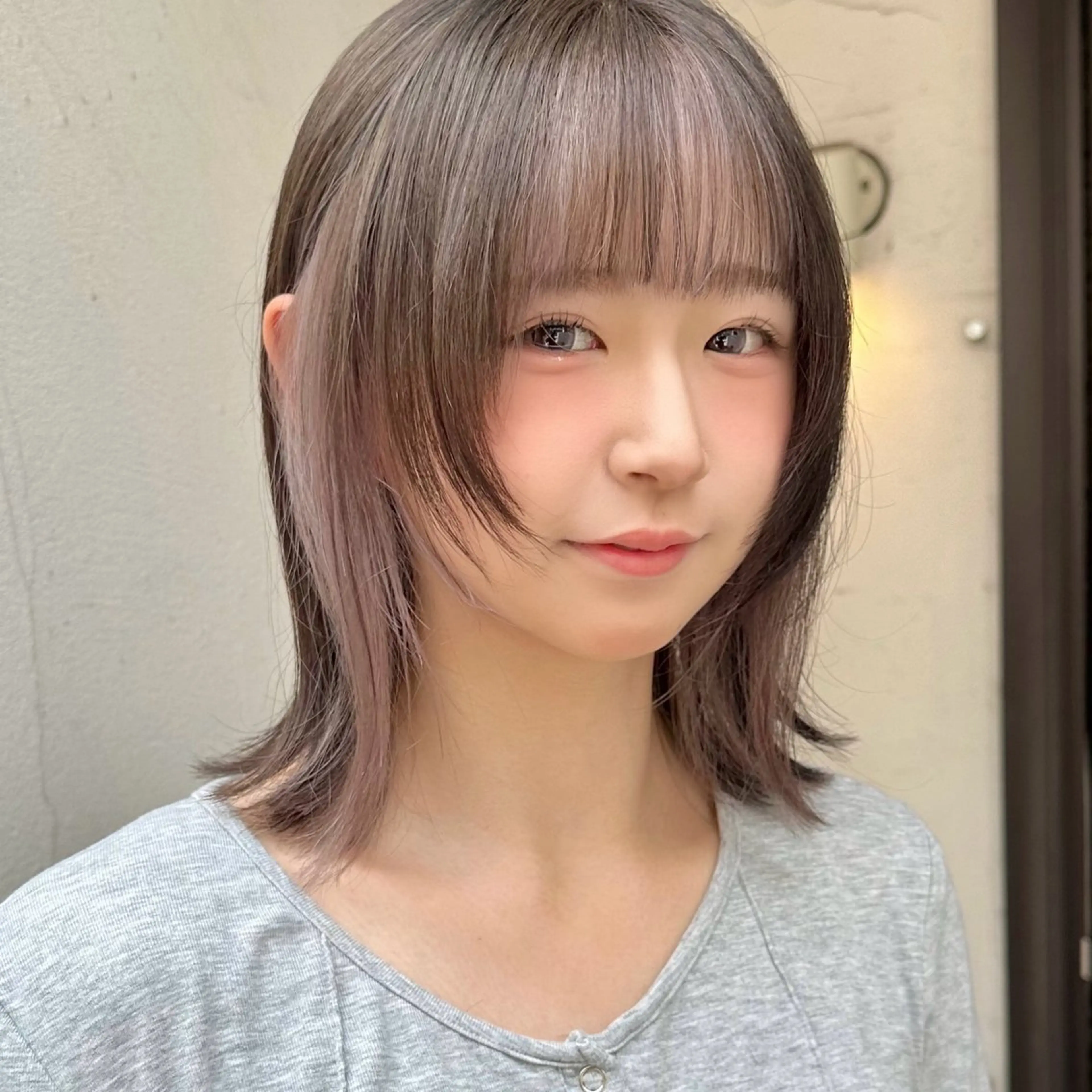 ミディアム カラー インナーカラー 顔まわりレイヤー レイヤーカット カット ヘアカラー トリートメント インナーカラー/レイ ヤーカット♡/マキシのヘアスタイル