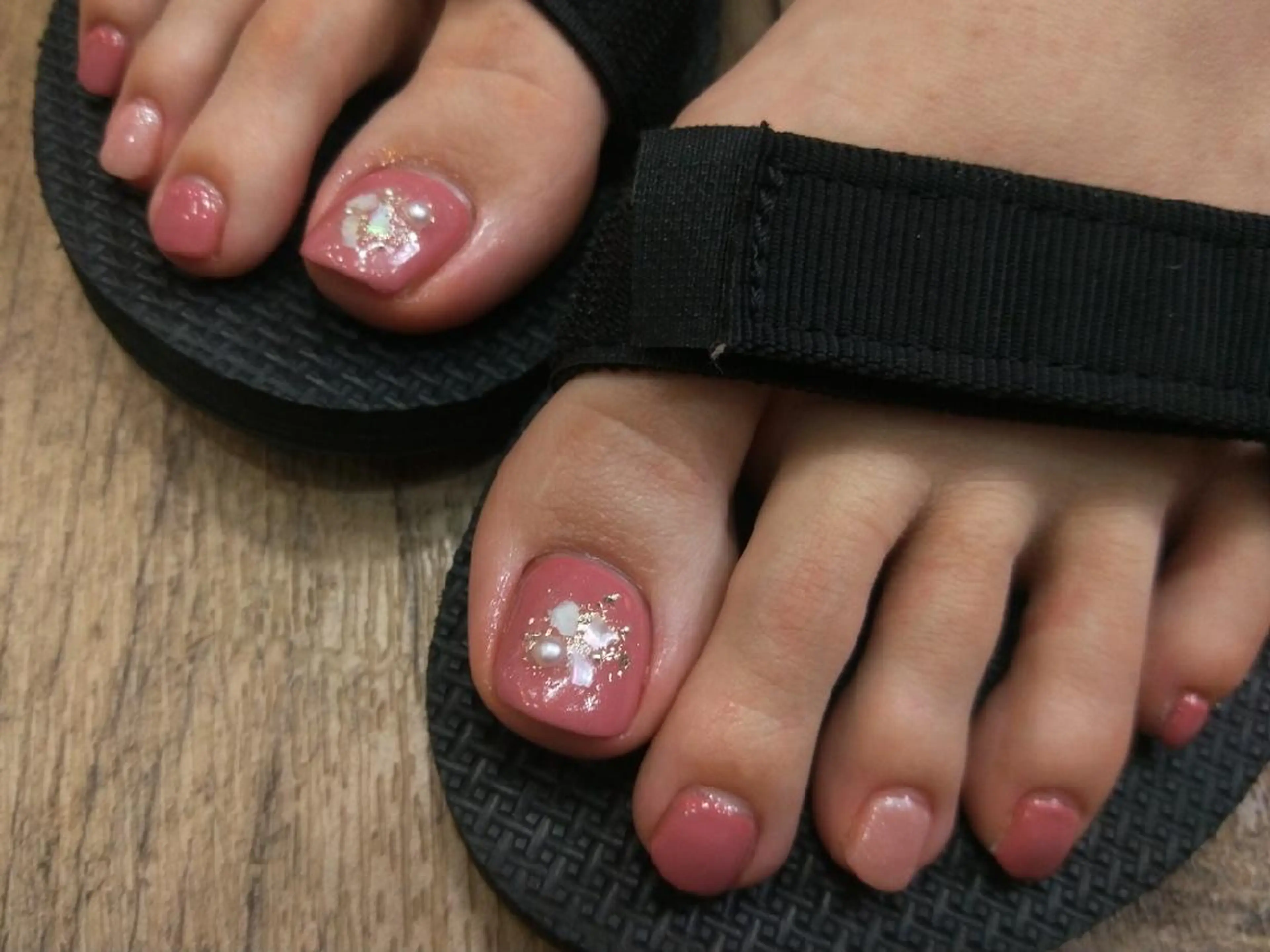 ネイル フットネイル R'well所属・はばすみれ🎀ﾈｲﾙ 光ﾌｪｲｼｬﾙ ﾍｱのネイルデザイン