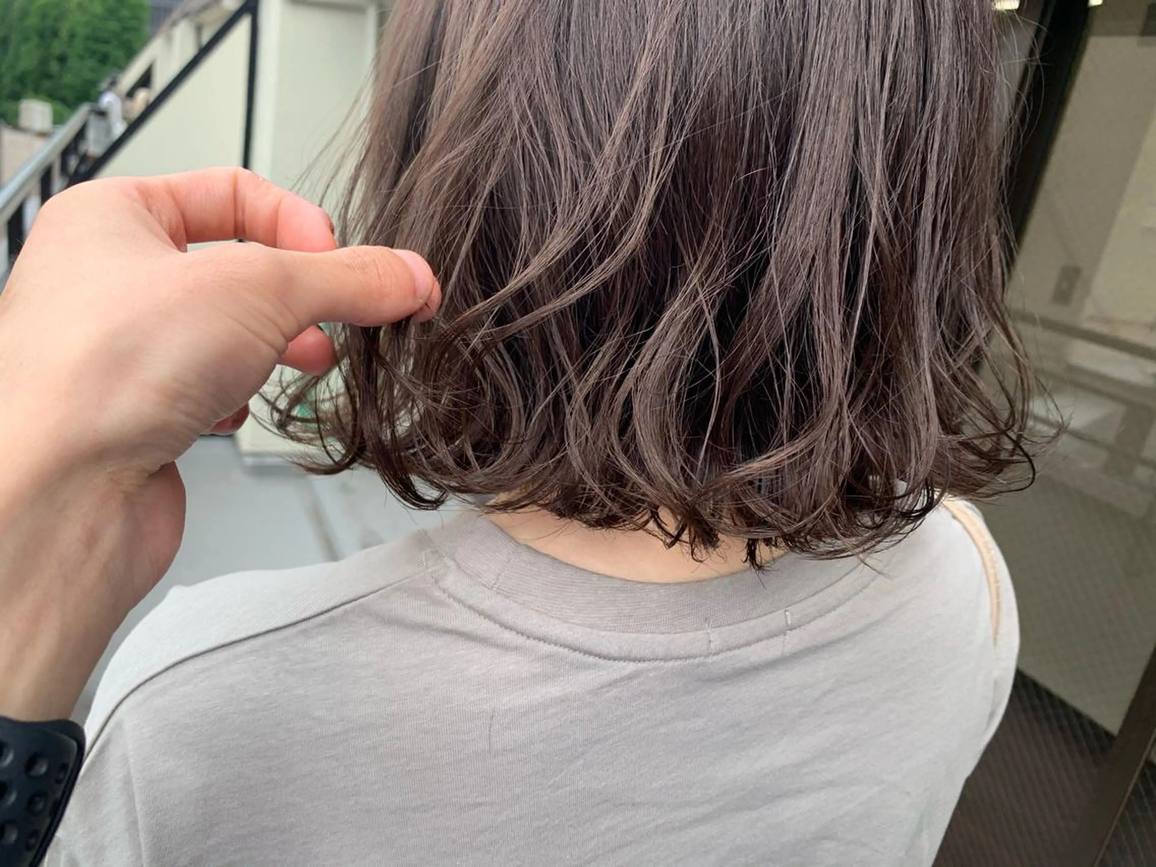 ショート カラー パーマ ヘアアレンジ メンズ キッズ ネイル マツエク・マツパ 切りっぱなしヘアボブ ミディアムヘアRYOのヘアスタイル