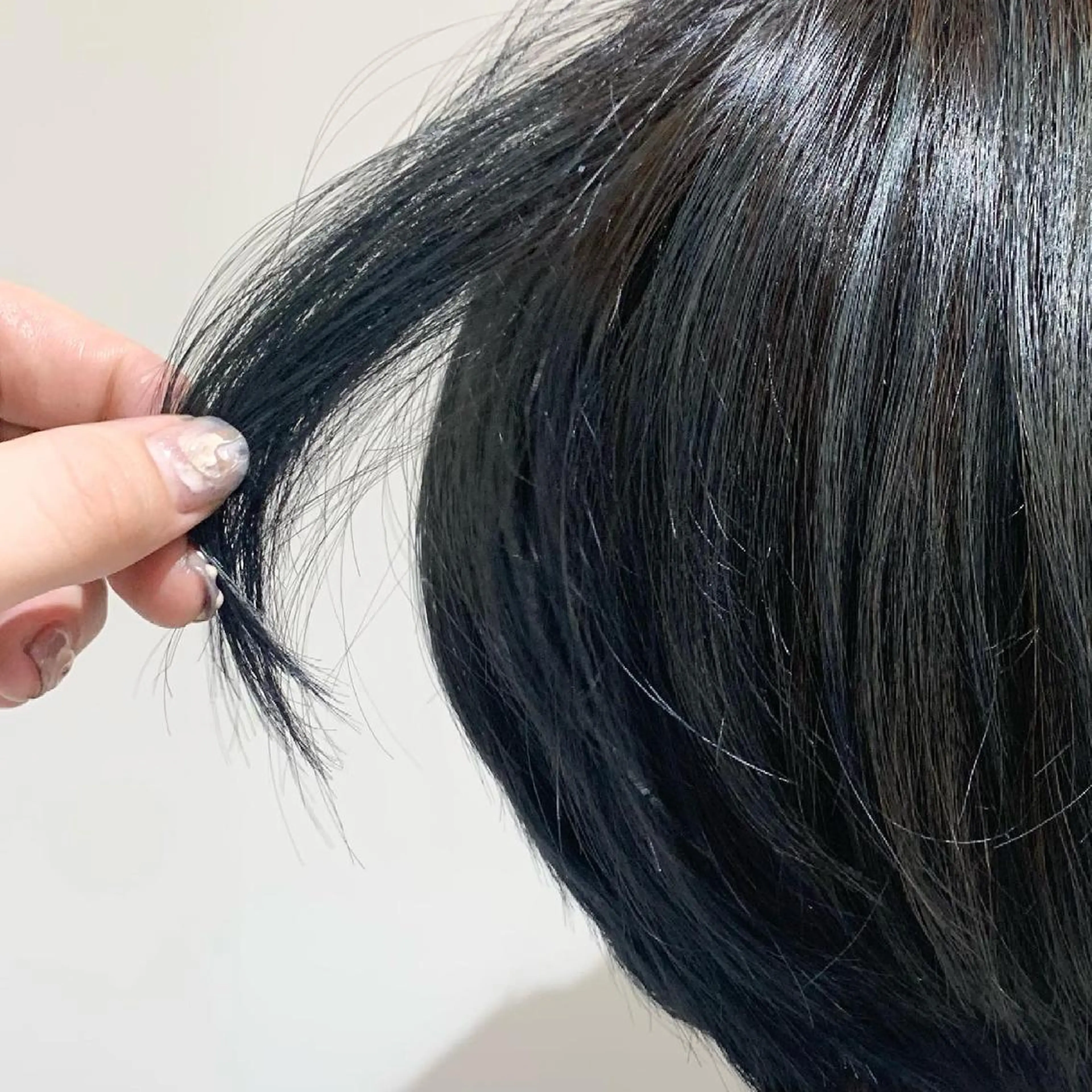 ショート カラー 山内 愛可のヘアスタイル