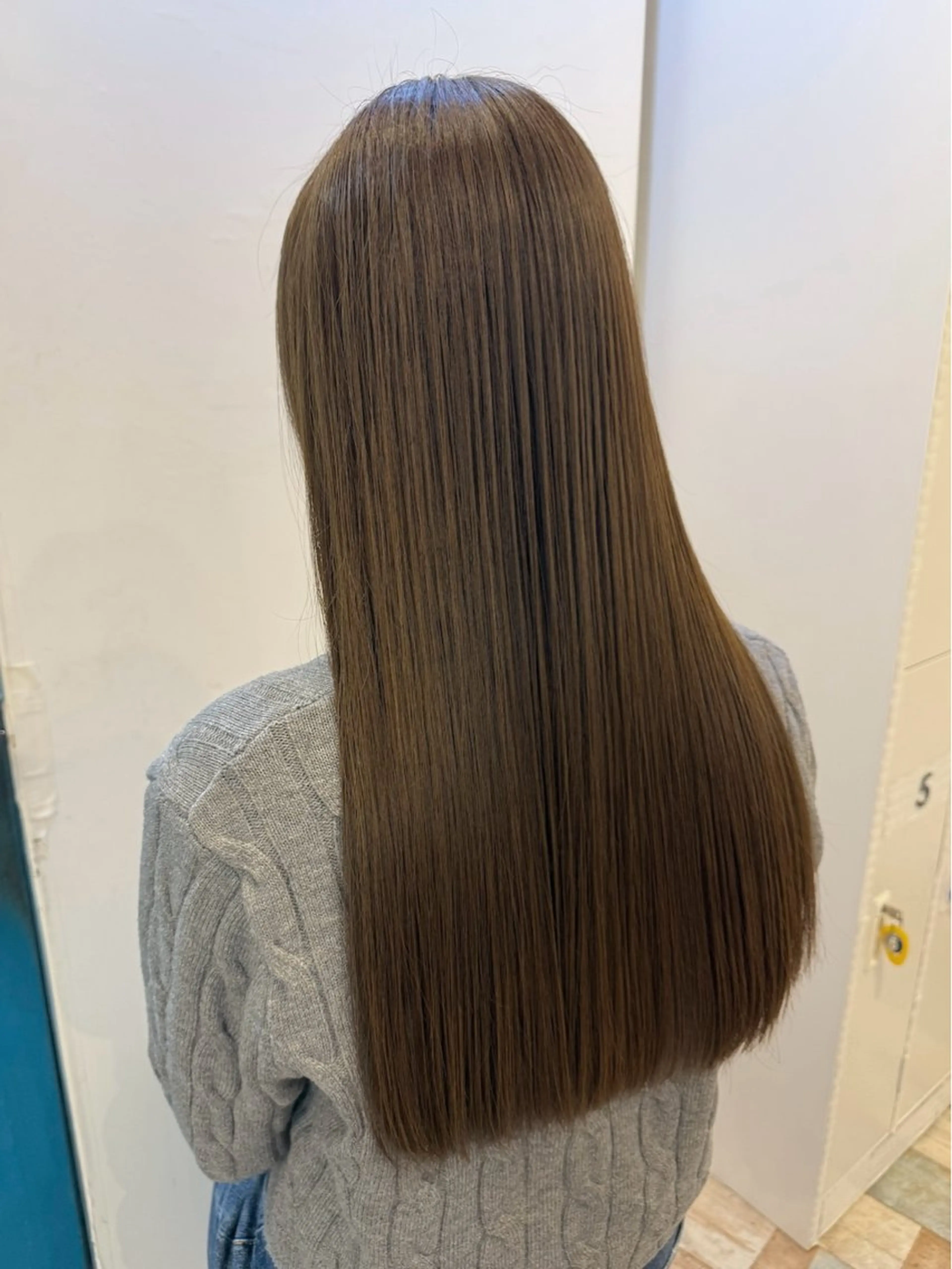 ロング カラー ベージュカラー デザインカラー イヤリングカラー オリーブベージュ ボブ ヘアカラー 縮毛矯正 トリートメント KANA/ボブ/ インナーカラー/艶髪のヘアスタイル