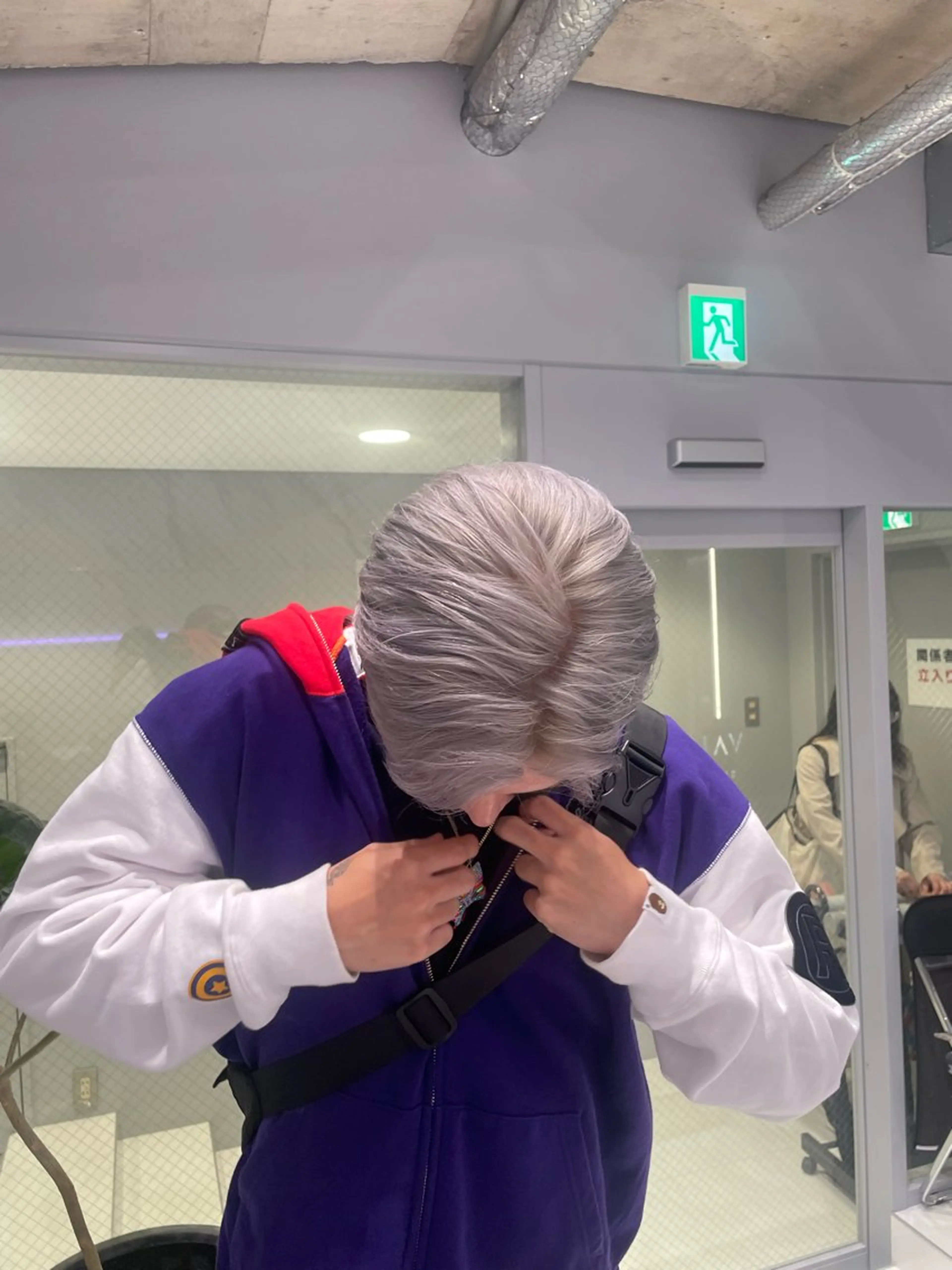 ショート カラー メンズ メンズブリーチ ブリーチ シルバー 菜々🫧新宿 透明感ケアブリーチのヘアスタイル