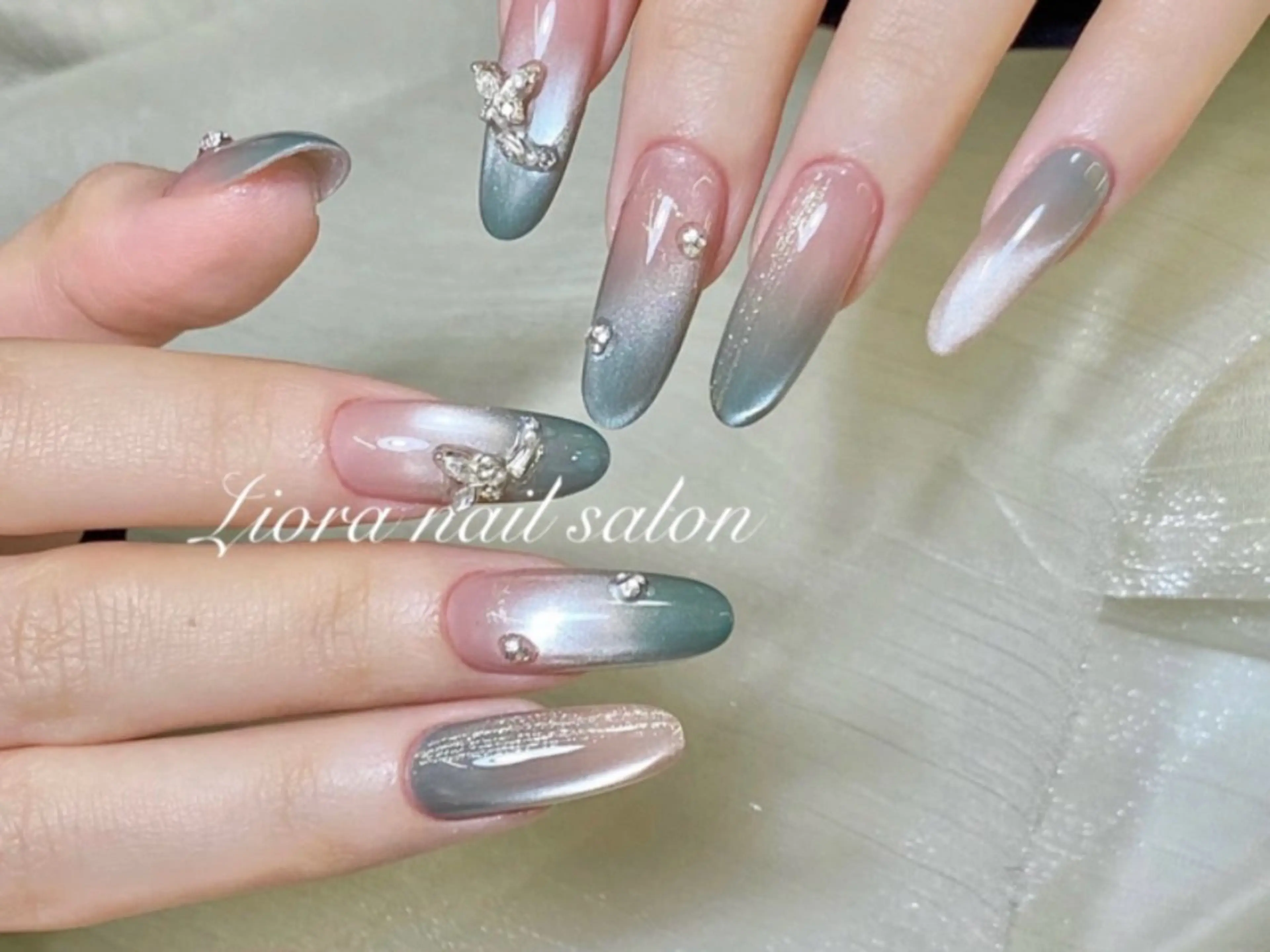 ネイル フレンチネイル ジェルネイル ガーリー グラデーション キラキラネイル ハンドネイル Liora nail スカルプ専門店のネイルデザイン