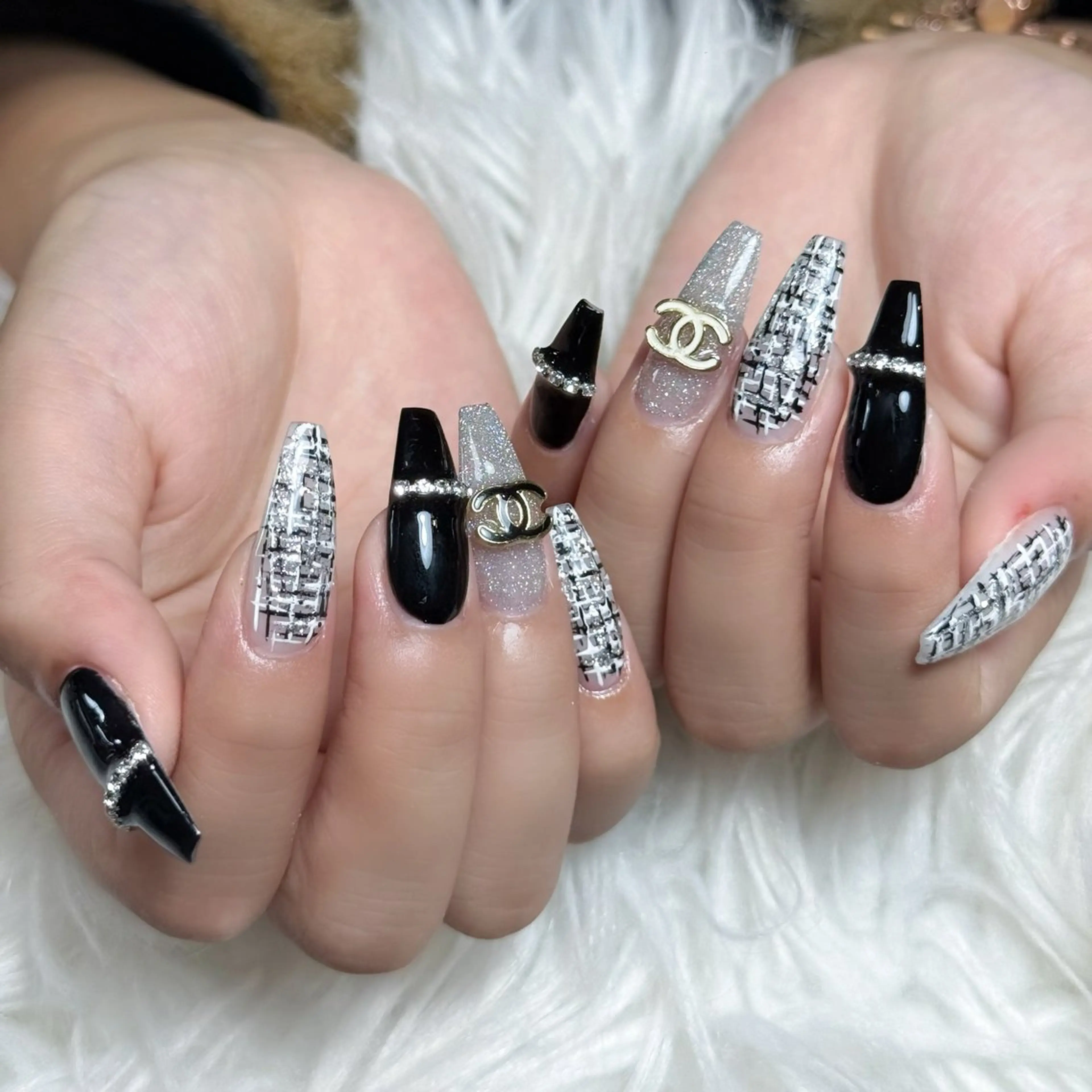 ネイル ボルドー ブラウン チークネイル ドット フットネイル Julli NailStudioのネイルデザイン