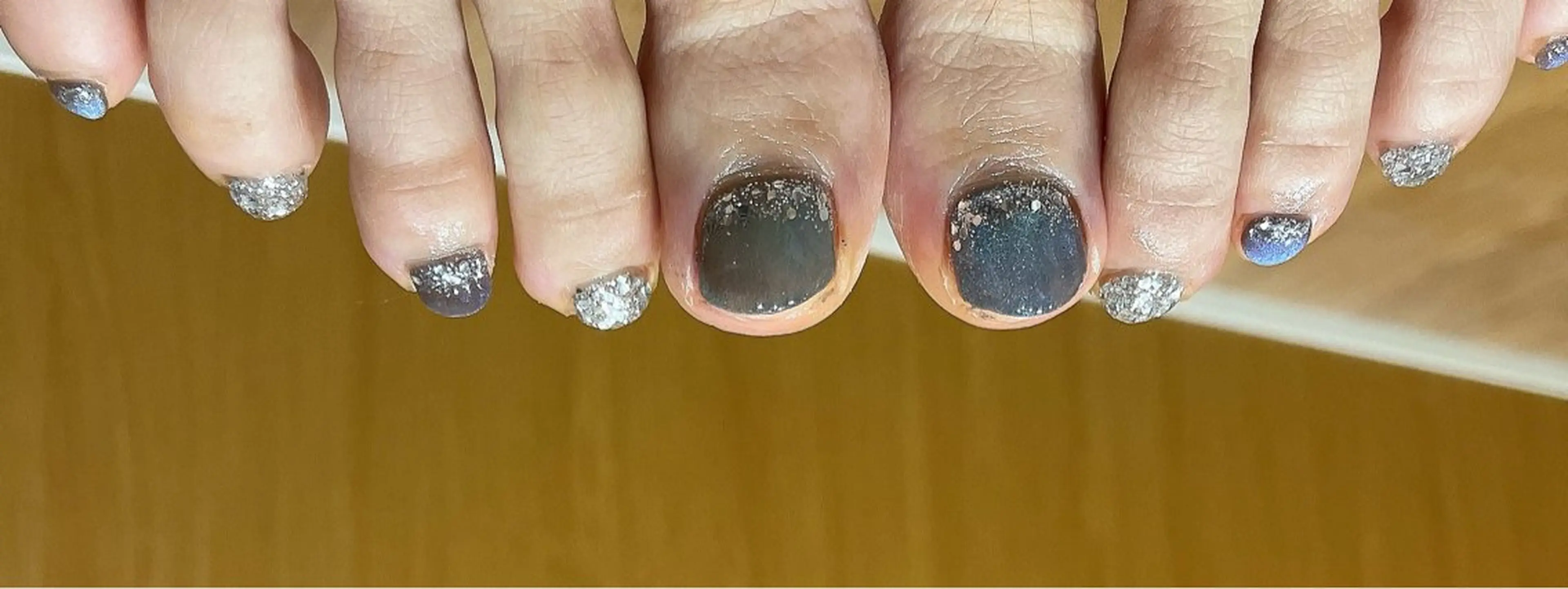 ネイル ラメ(グリッター) フットネイル liberté所属・liberté🫧 新小岩のネイルデザイン