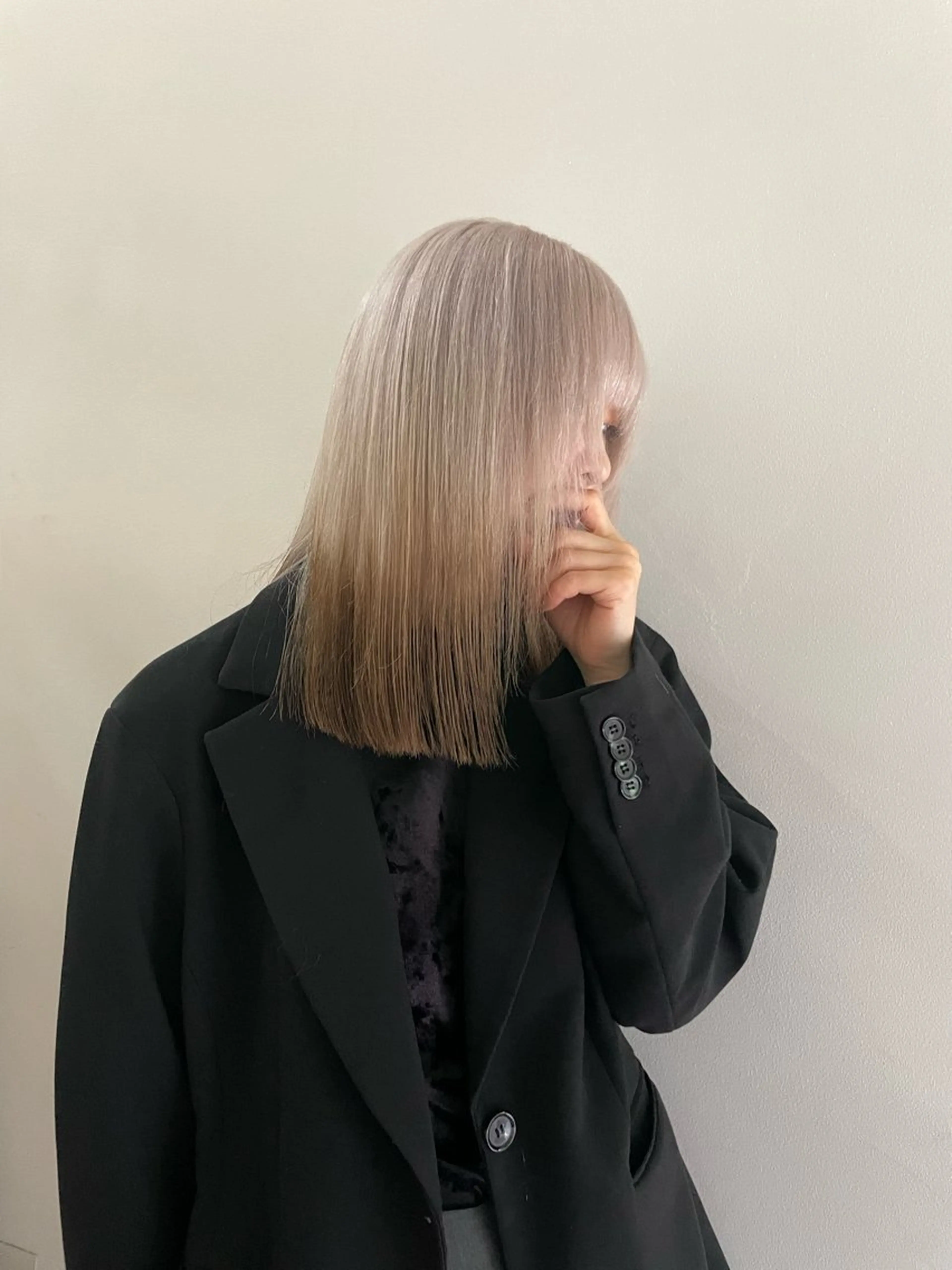 セミロング カラー ヘアカラー トリートメント ⭐ハイトーンブリーチ ミルクティーピンクのヘアスタイル