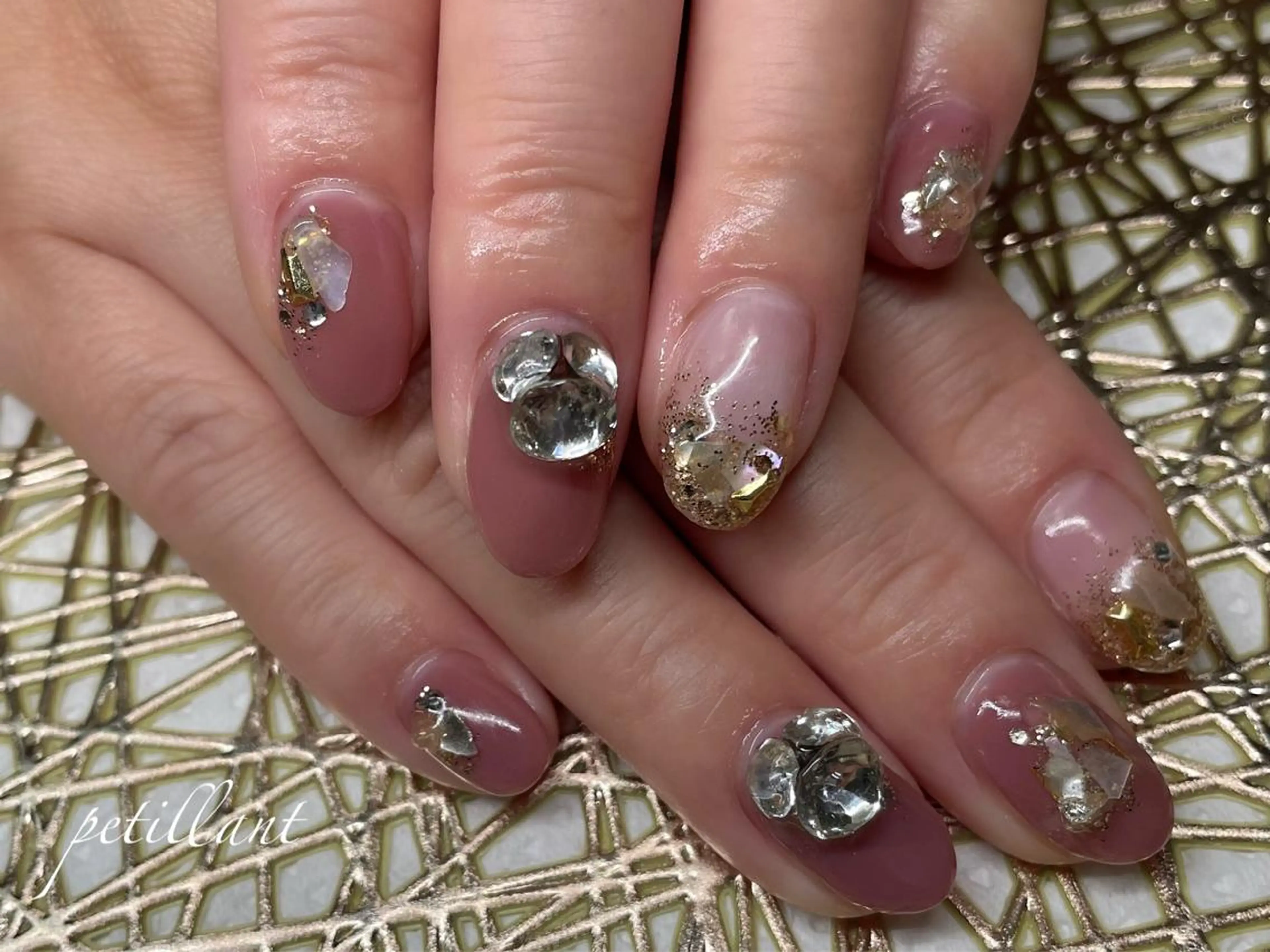 ネイル アートネイル キラキラネイル 持ち込み ピンク nail salon petillantのネイルデザイン