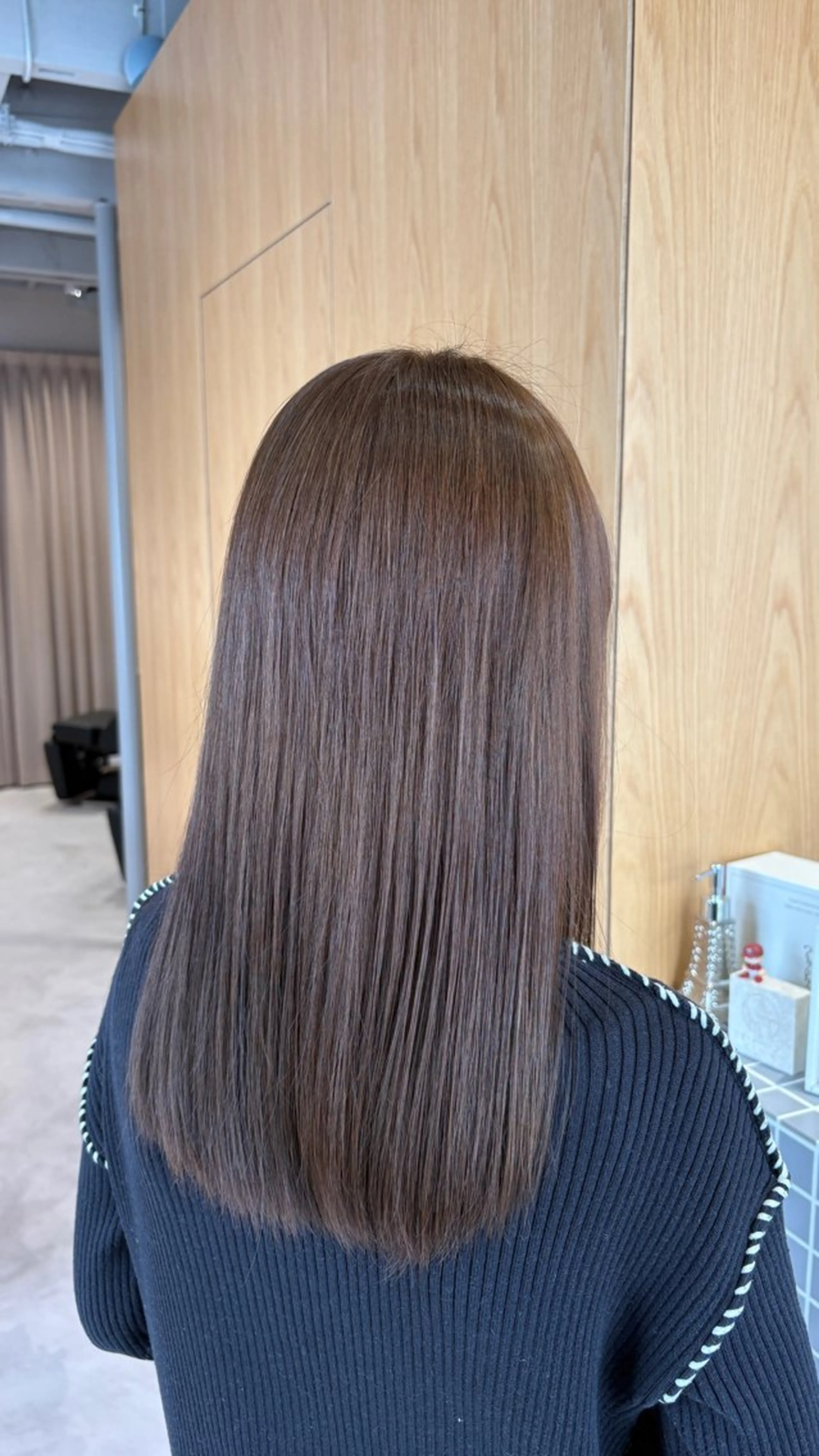 セミロング ヘアカラー 井山 葵のヘアスタイル