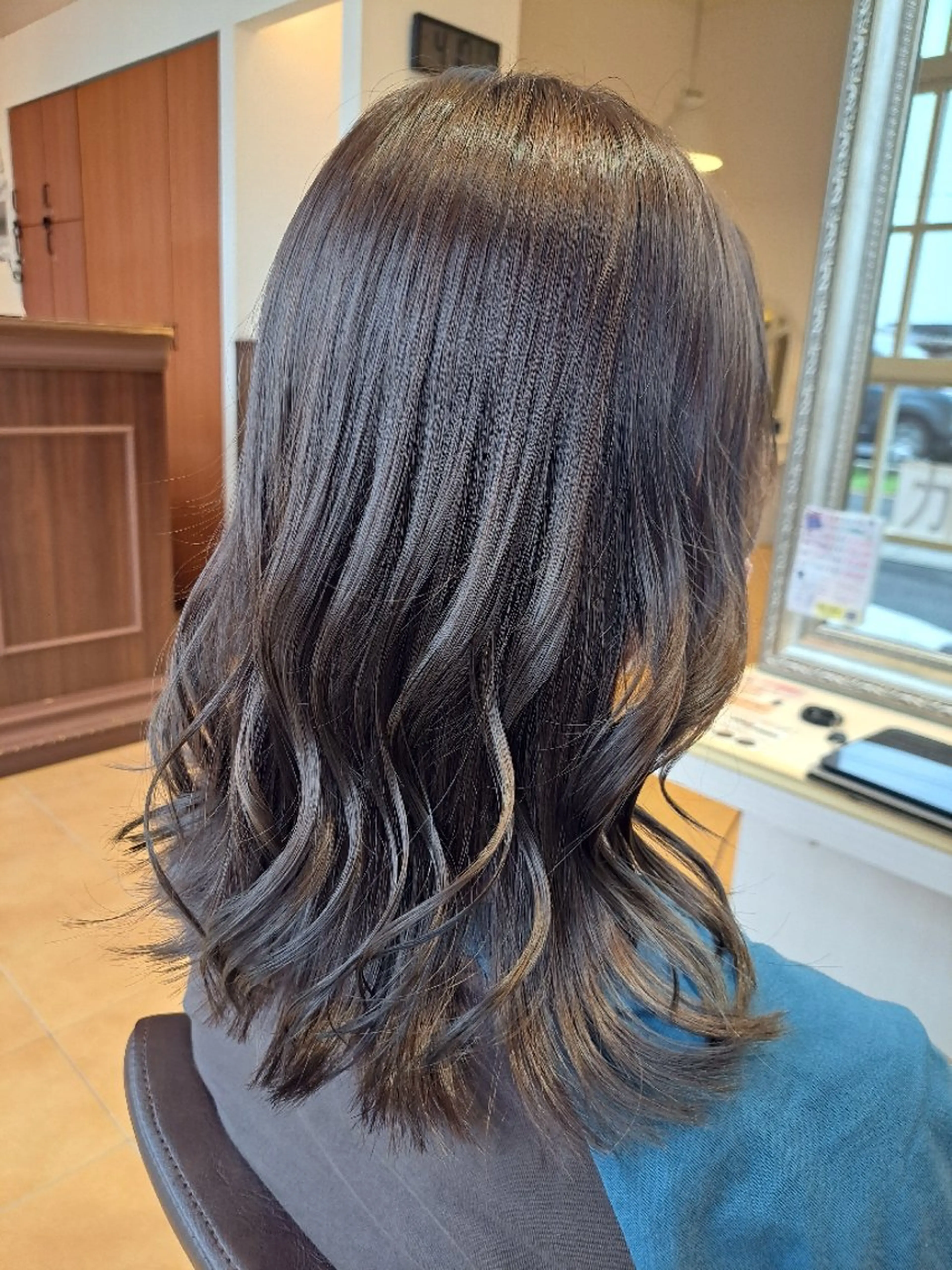 セミロング カラー 本多 いぶきのヘアスタイル