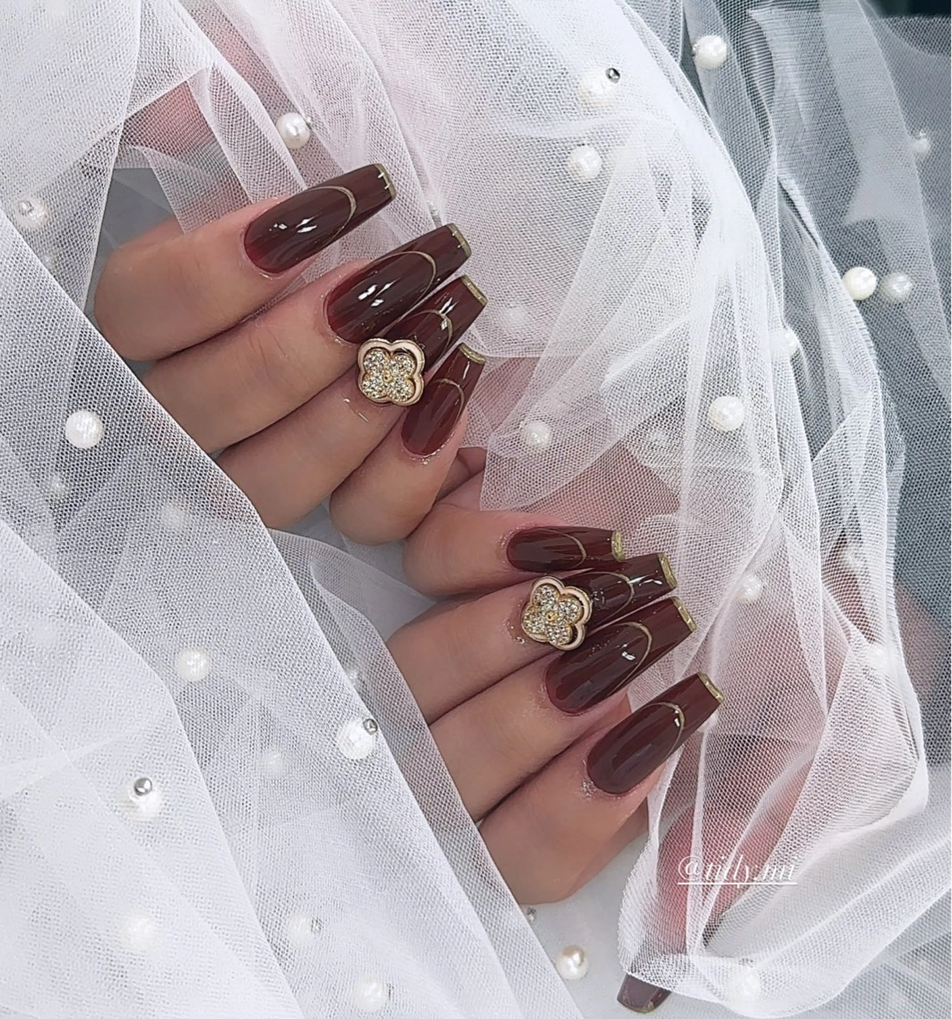 ネイル フレンチネイル ジェルネイル ゴールド キラキラネイル ロングネイル TIDY .のネイルデザイン