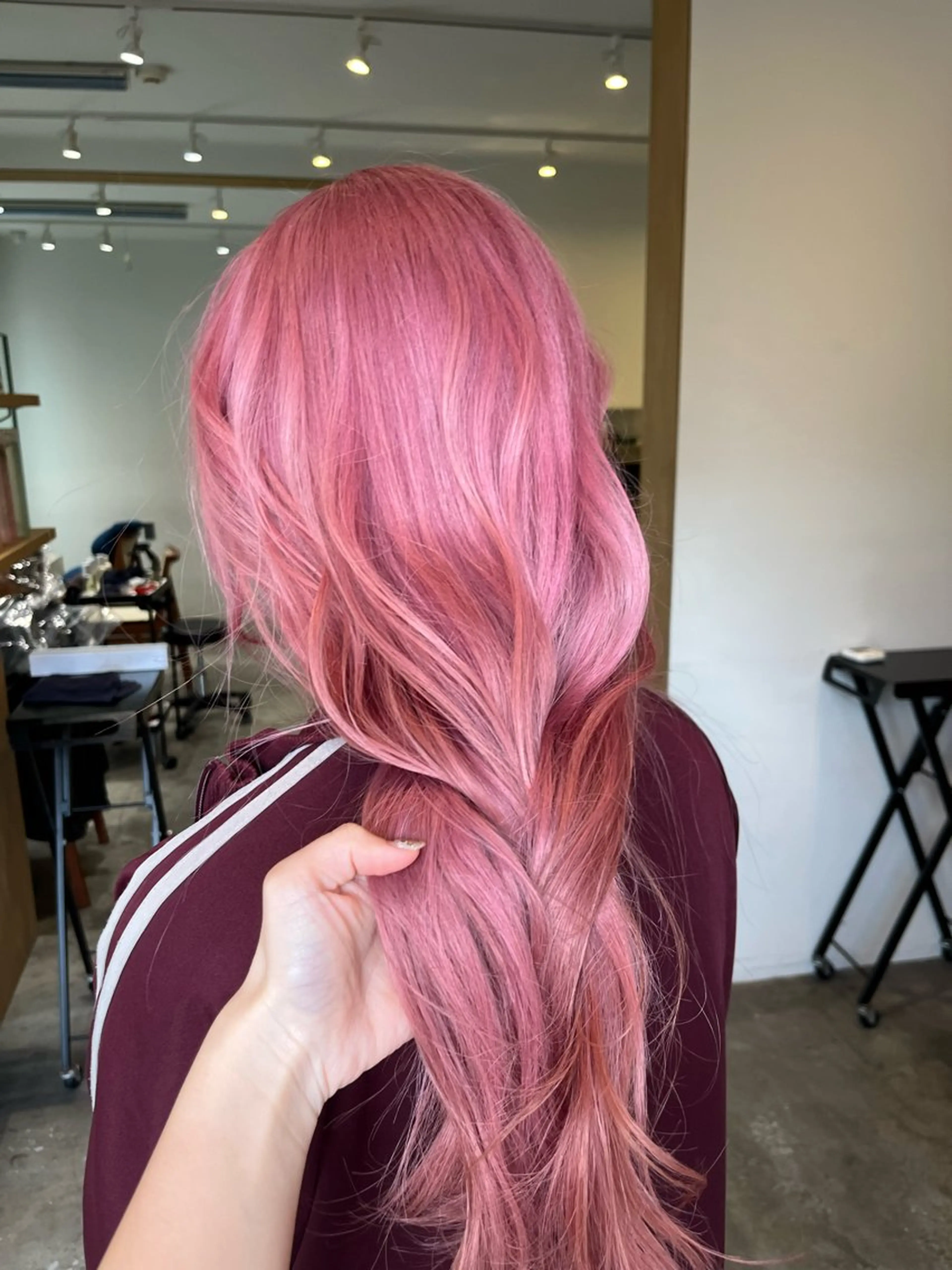 ロング カラー ブリーチ ヘアカラー YUI／レイヤー カット/透明感カラーのヘアスタイル