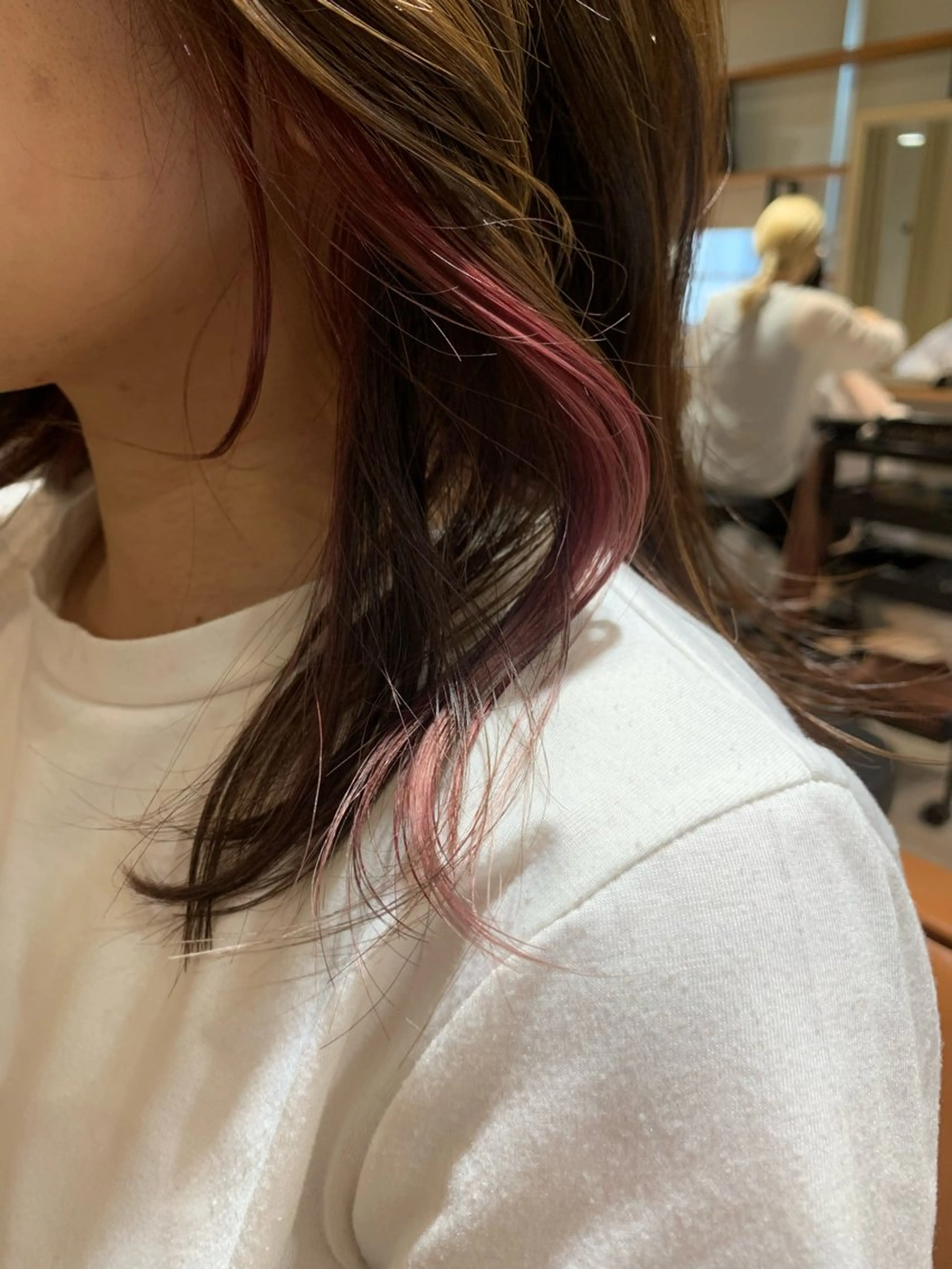 セミロング アッシュ ヘアカラー ミルクティーベージュ の魔術師　manaeのヘアスタイル