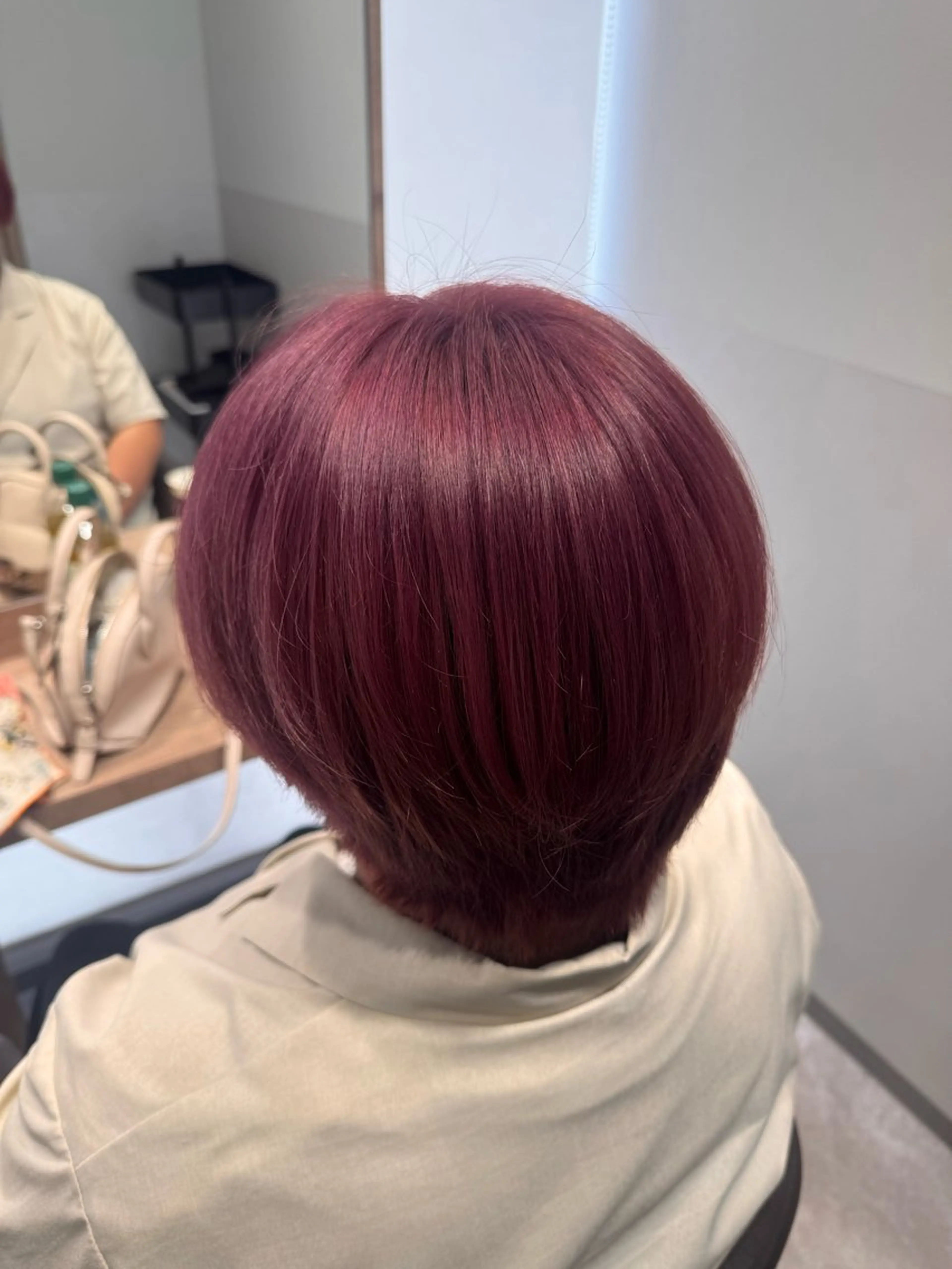 ショート カラー ブリーチ ボルドーカラー ピンクカラー SALOWIN 大宮 crest所属・.ｒｅｏ 大宮のヘアケア屋さんのヘアスタイル