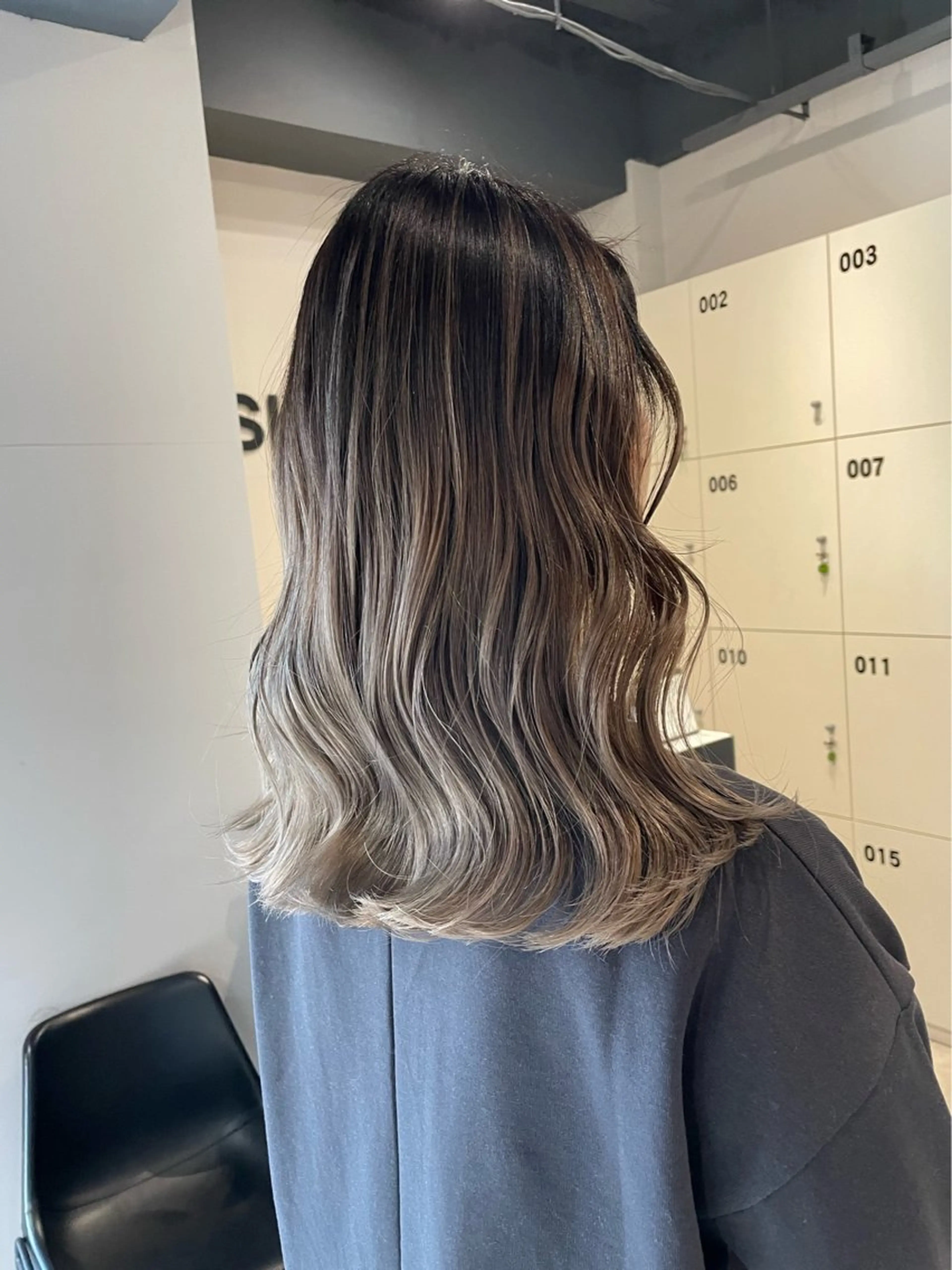 ミディアム カラー バレイヤージュ レイヤーカット ブリーチ👩‍🦳/ ‪✂︎MANAMIのヘアスタイル