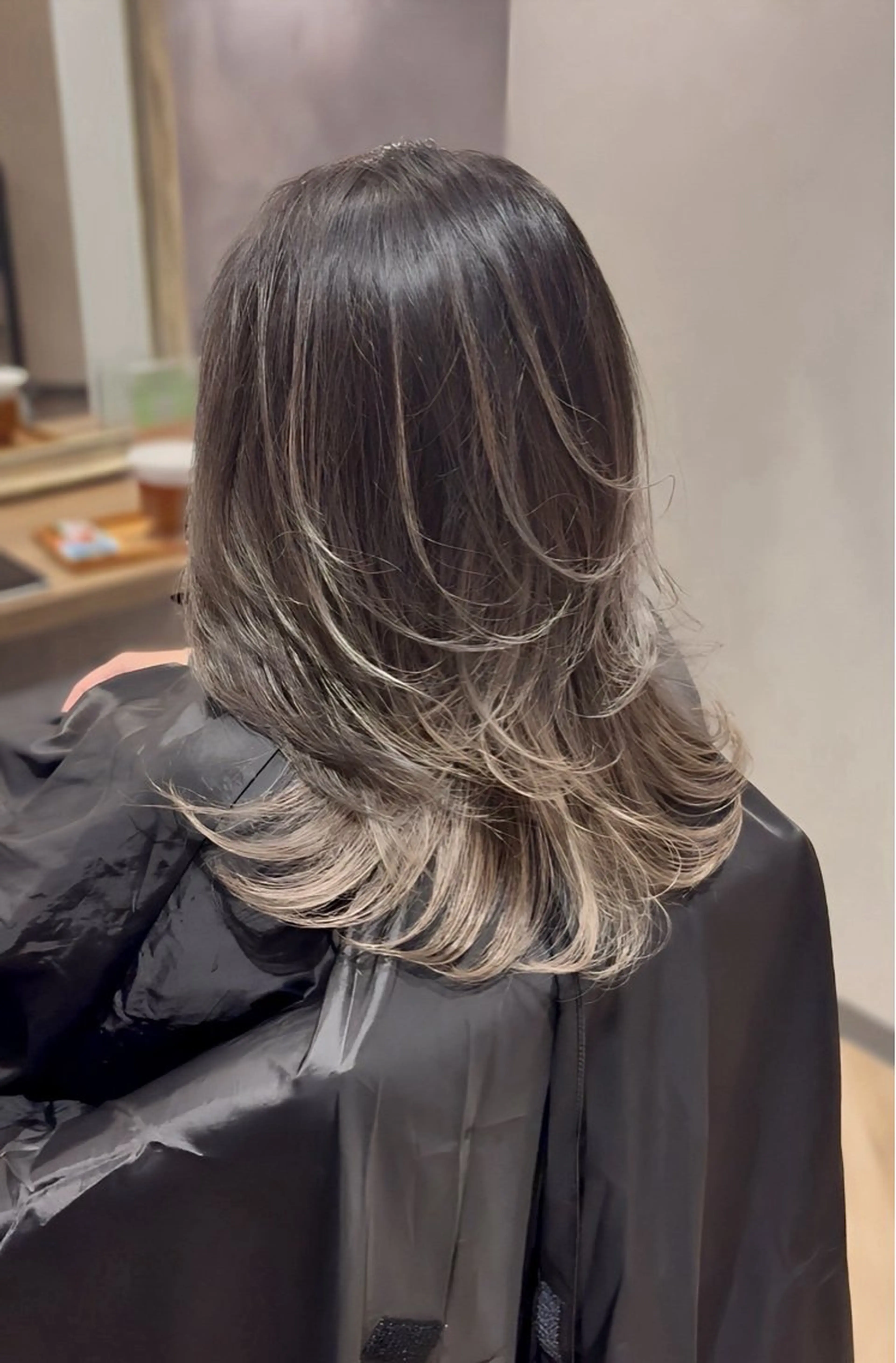ロング 阪急箕面駅 艶カラー/縮毛矯正のヘアスタイル