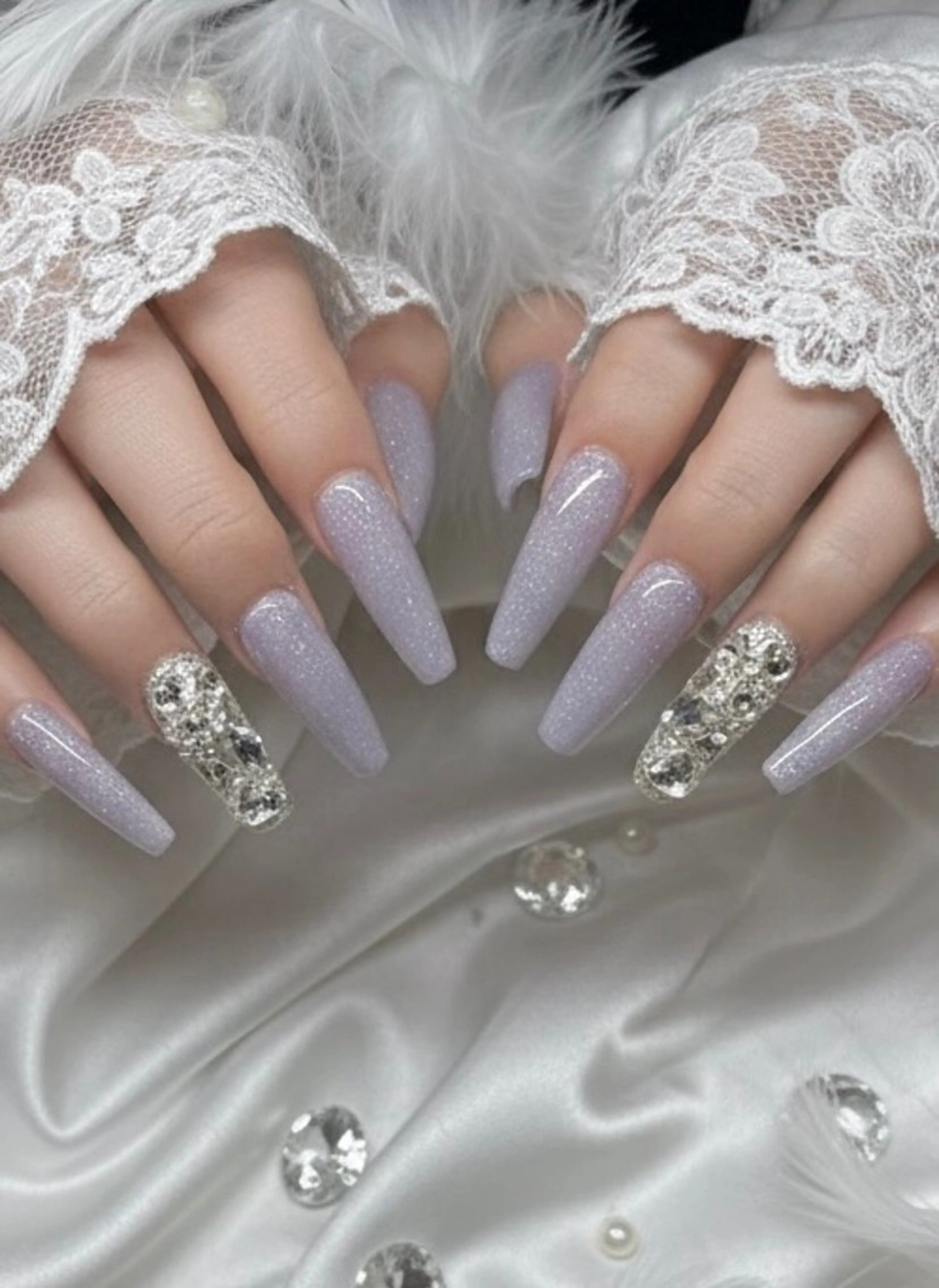 ネイル シルバー ホワイト UNABOMBA (24時間営業)のネイルデザイン