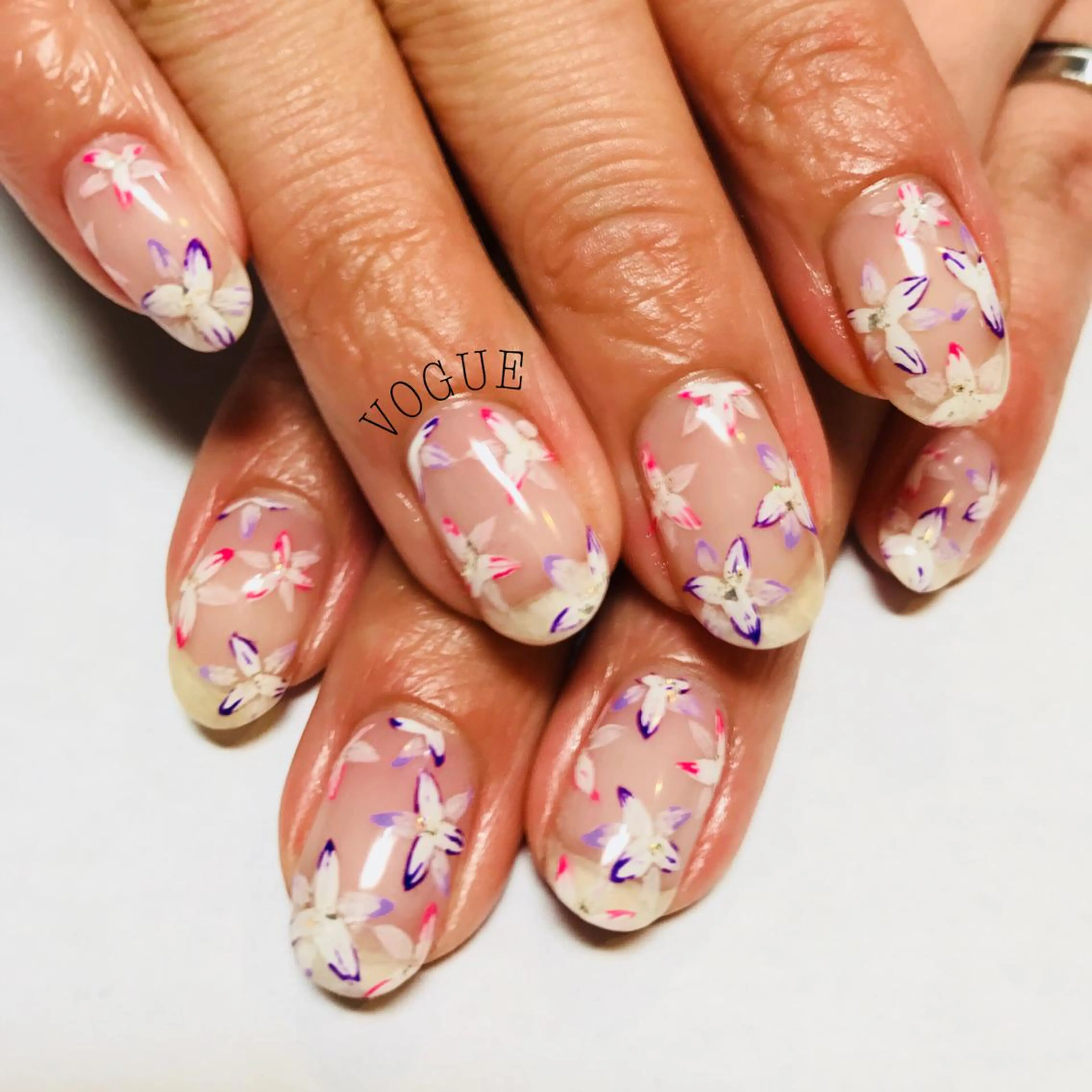 ネイル ハンドネイル VOGUE ×SWANのネイルデザイン