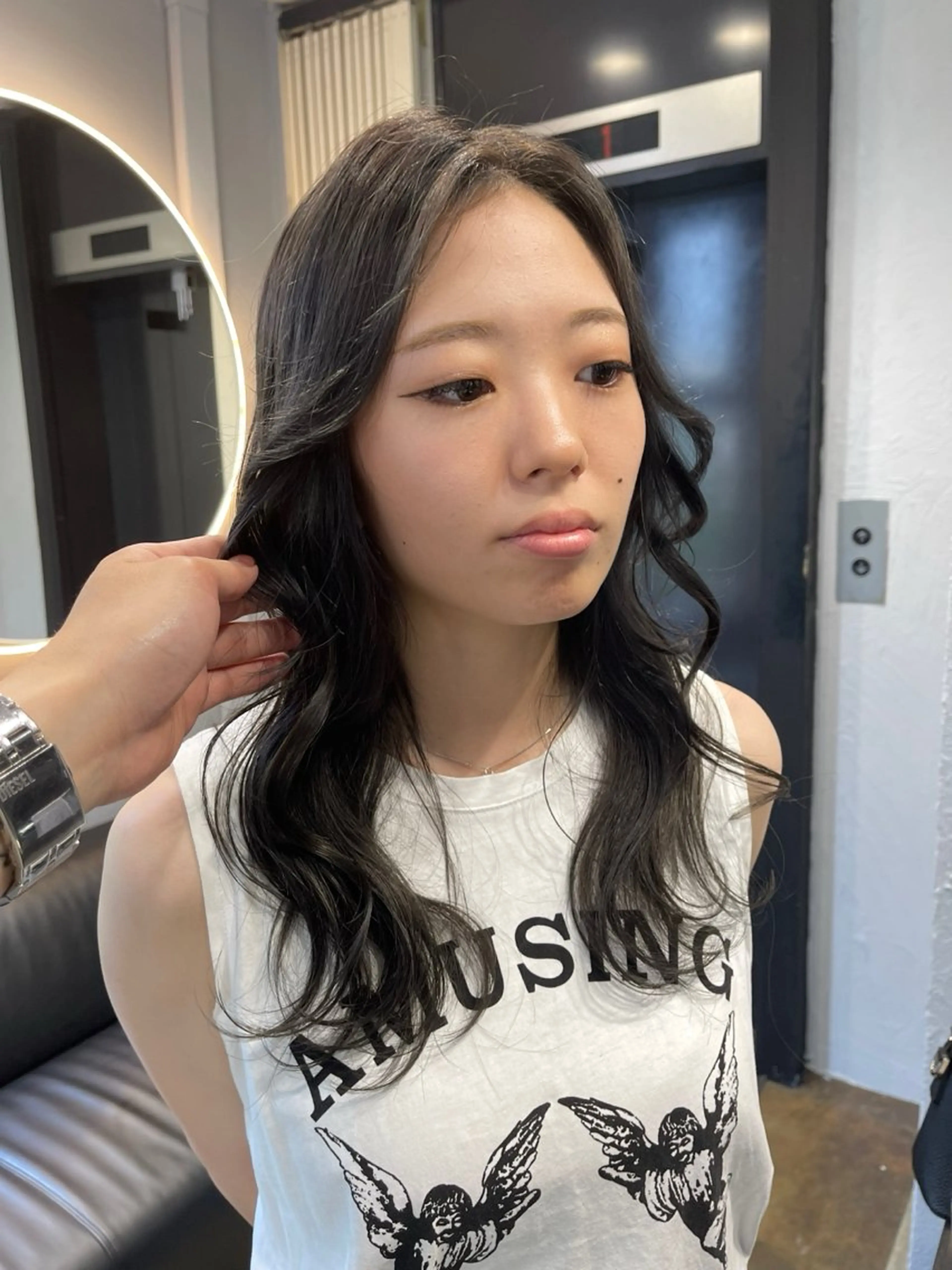 ロング カラー ブリーチ ケアブリーチ デザインカラー ダブルカラー イヤリングカラー TATSUブリーチ/ ミルクティーベージュのヘアスタイル