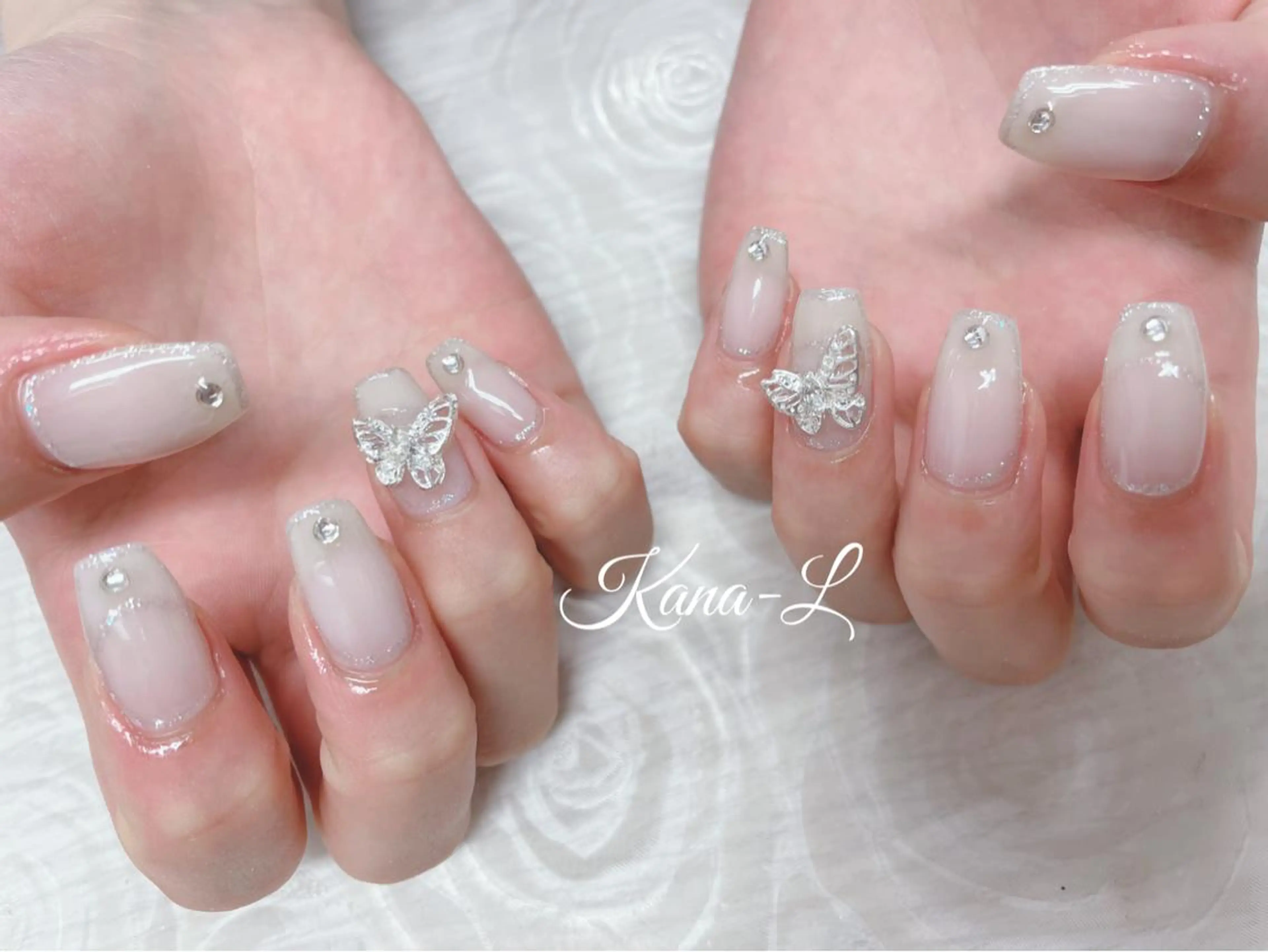 カラー ネイル フレンチネイル キラキラネイル 韓国ネイル ワンホンネイル ホワイト 芦辺 香奈のネイルデザイン