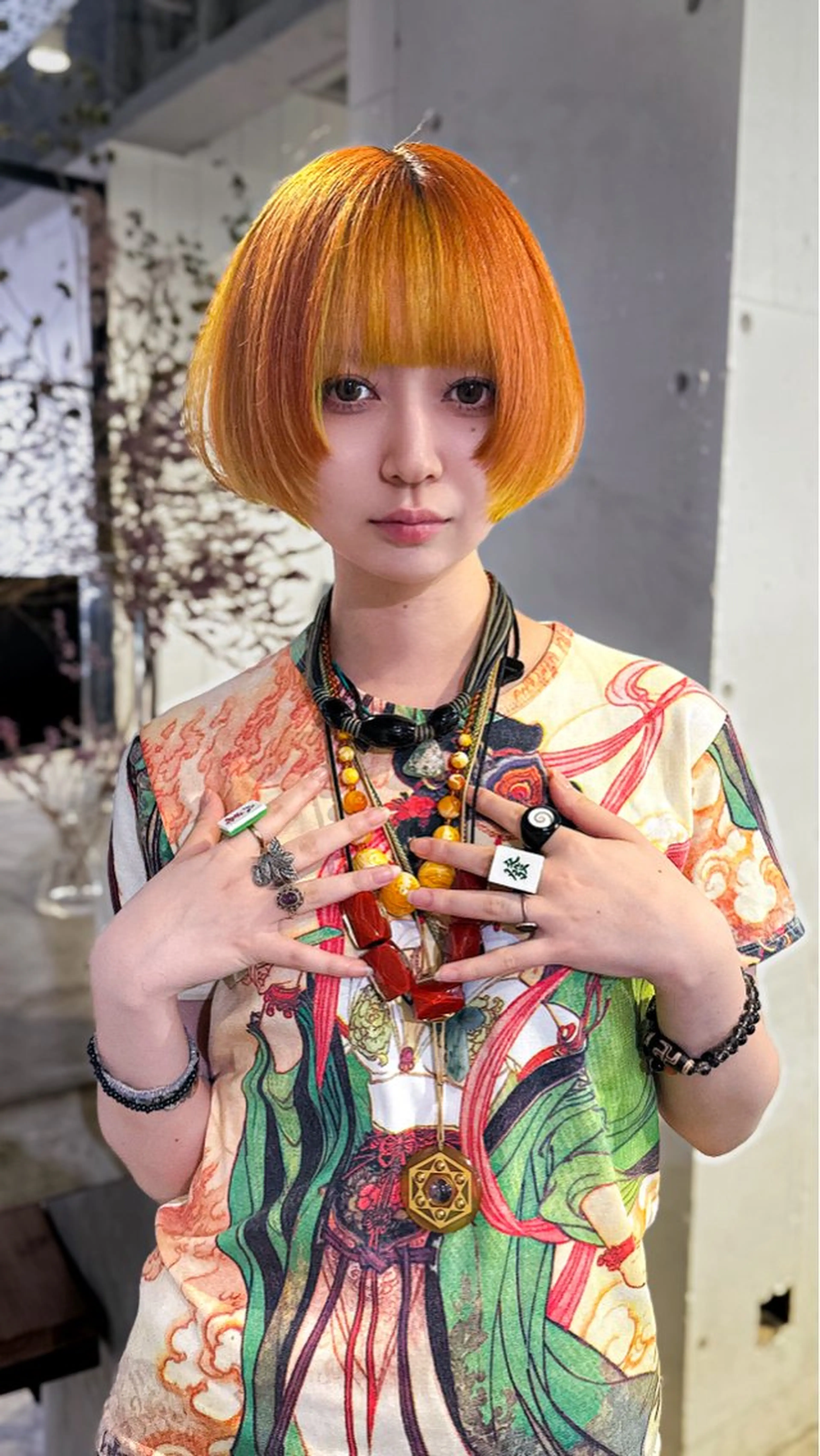 カラー カット 派手髪デザイン なかむらるか🐬💞のヘアスタイル