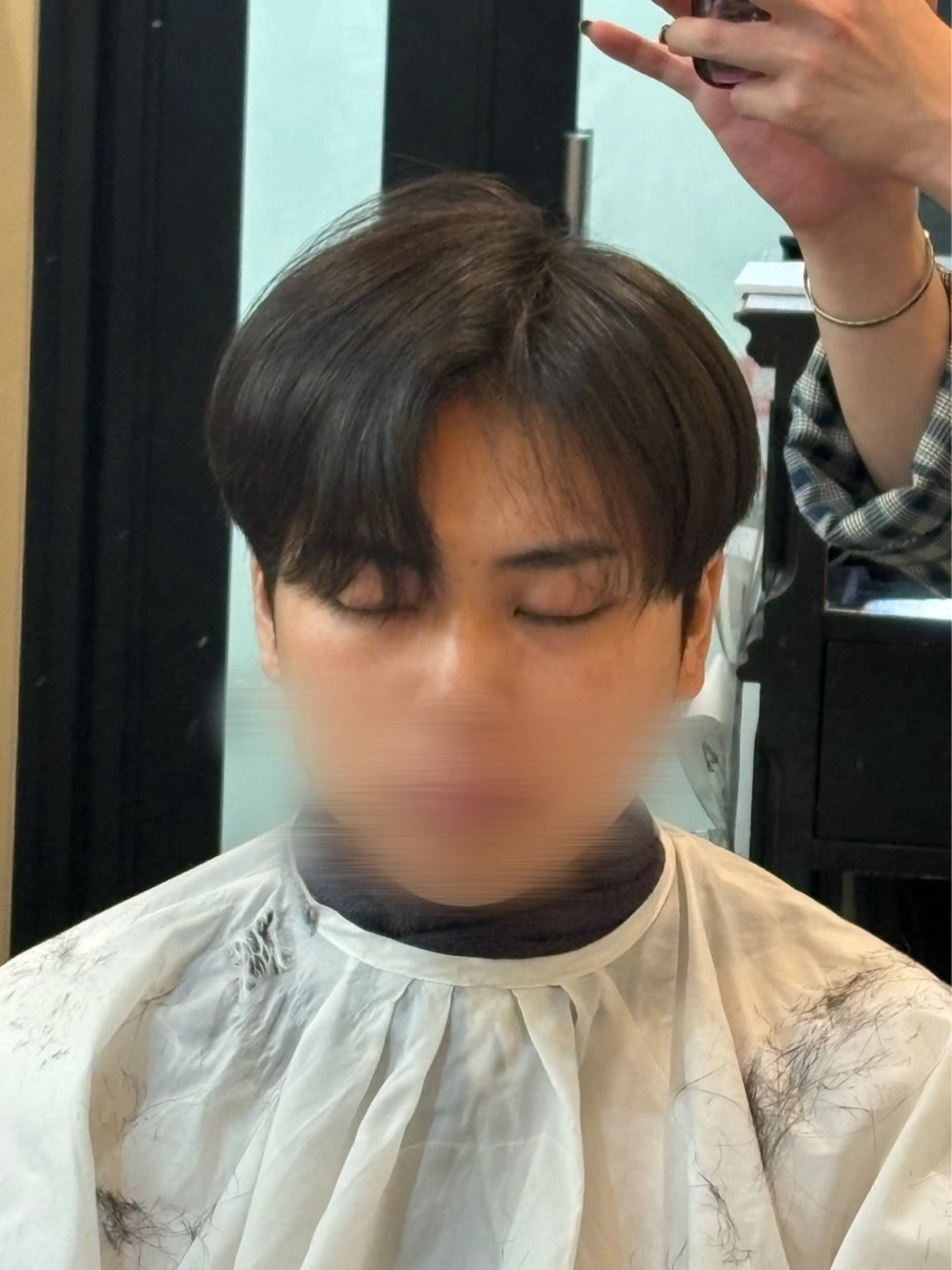 ショート パーマ メンズ コンマヘア ダウンパーマ メンズパーマ カット パーマ 韓国メンズヘア/ 毛流れヘア　須田龍世のヘアスタイル