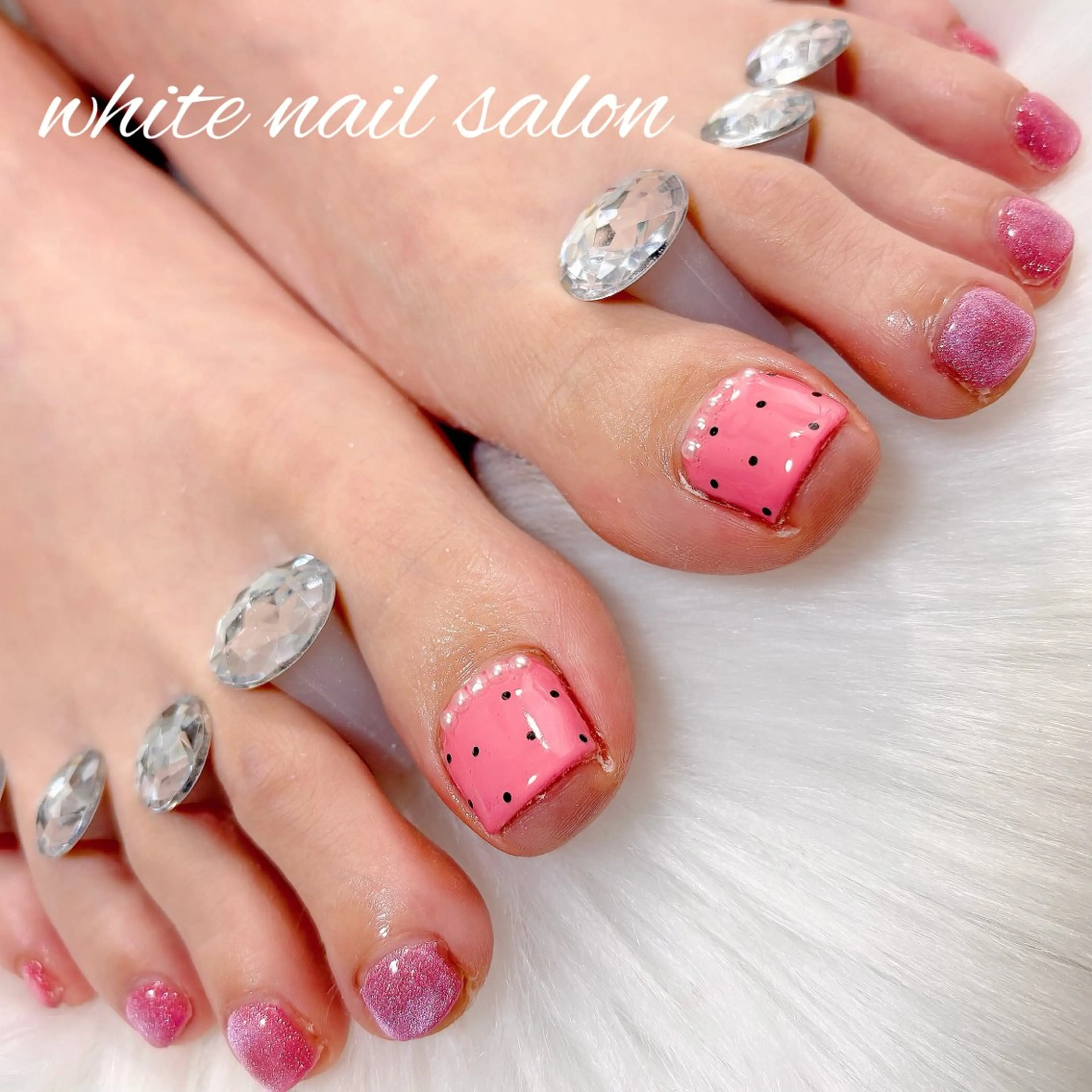 ネイル フットネイル ラメ(グリッター) フットネイル white nail salonのネイルデザイン