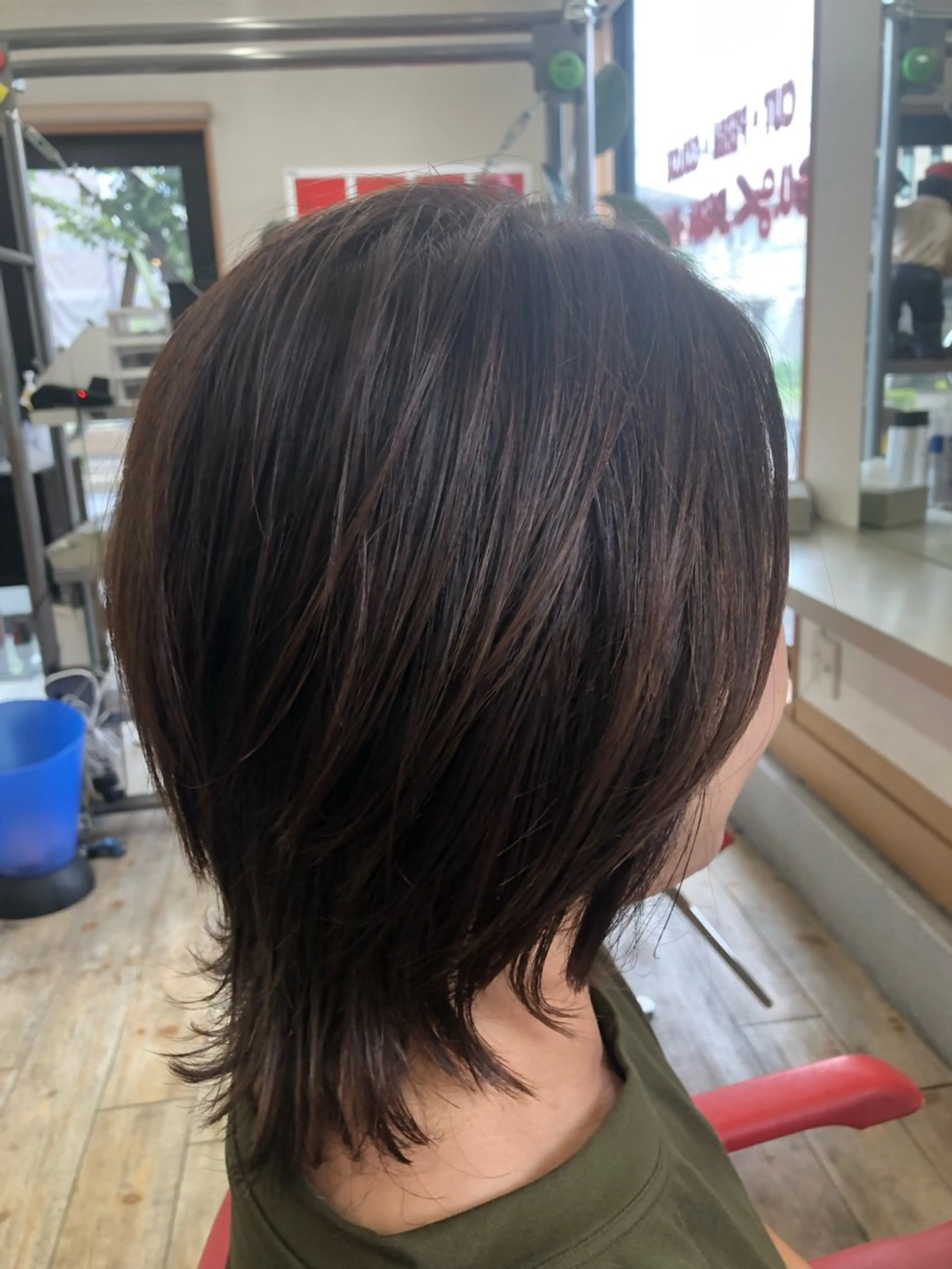 ミディアム 顔周りカット レイヤーカット シャギー 外ハネヘア ウルフカット 水谷 寛太のヘアスタイル