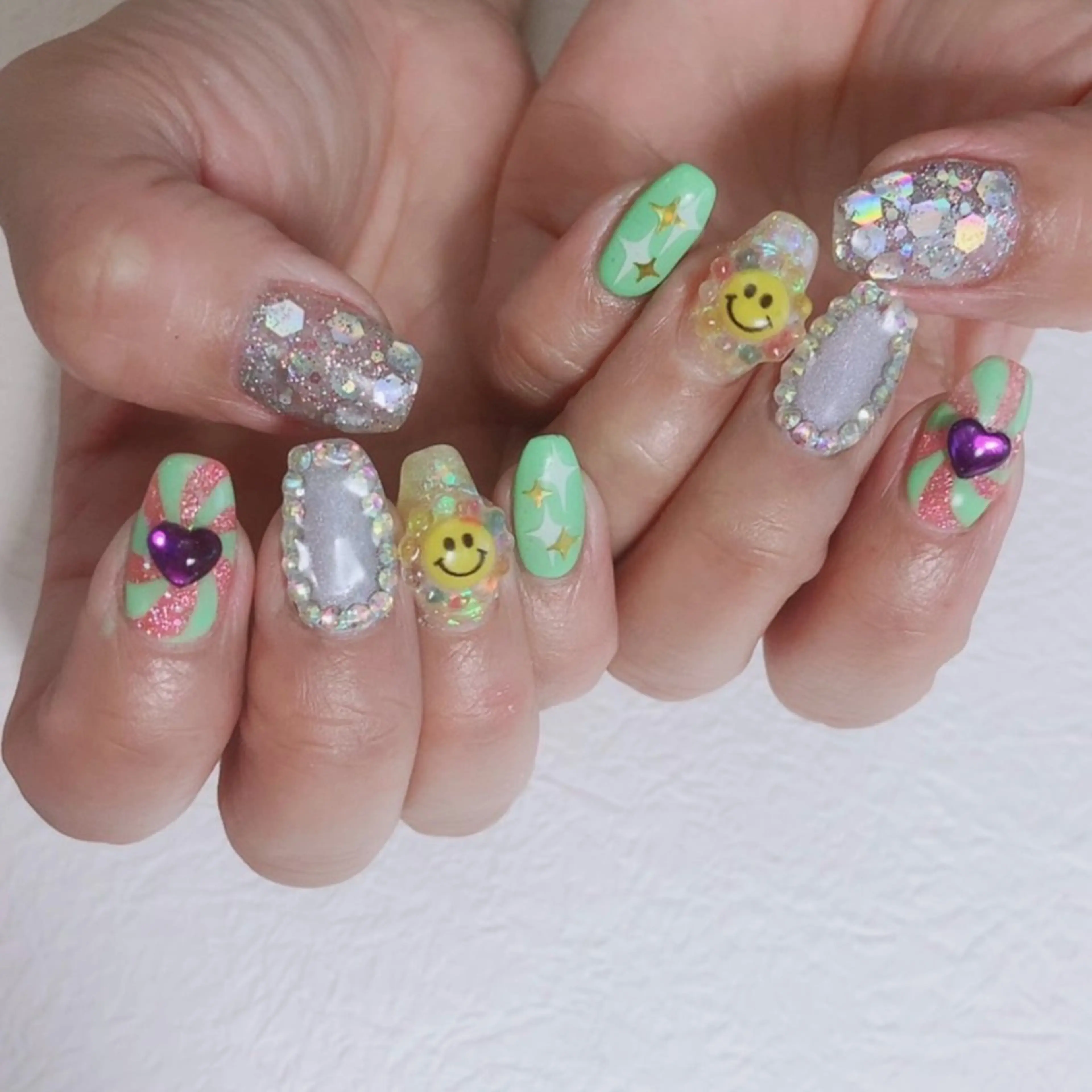 ネイル アートネイル フットネイル ジェルネイル キラキラネイル 韓国ネイル ハンドネイル Y nail なんば堀江店のネイルデザイン