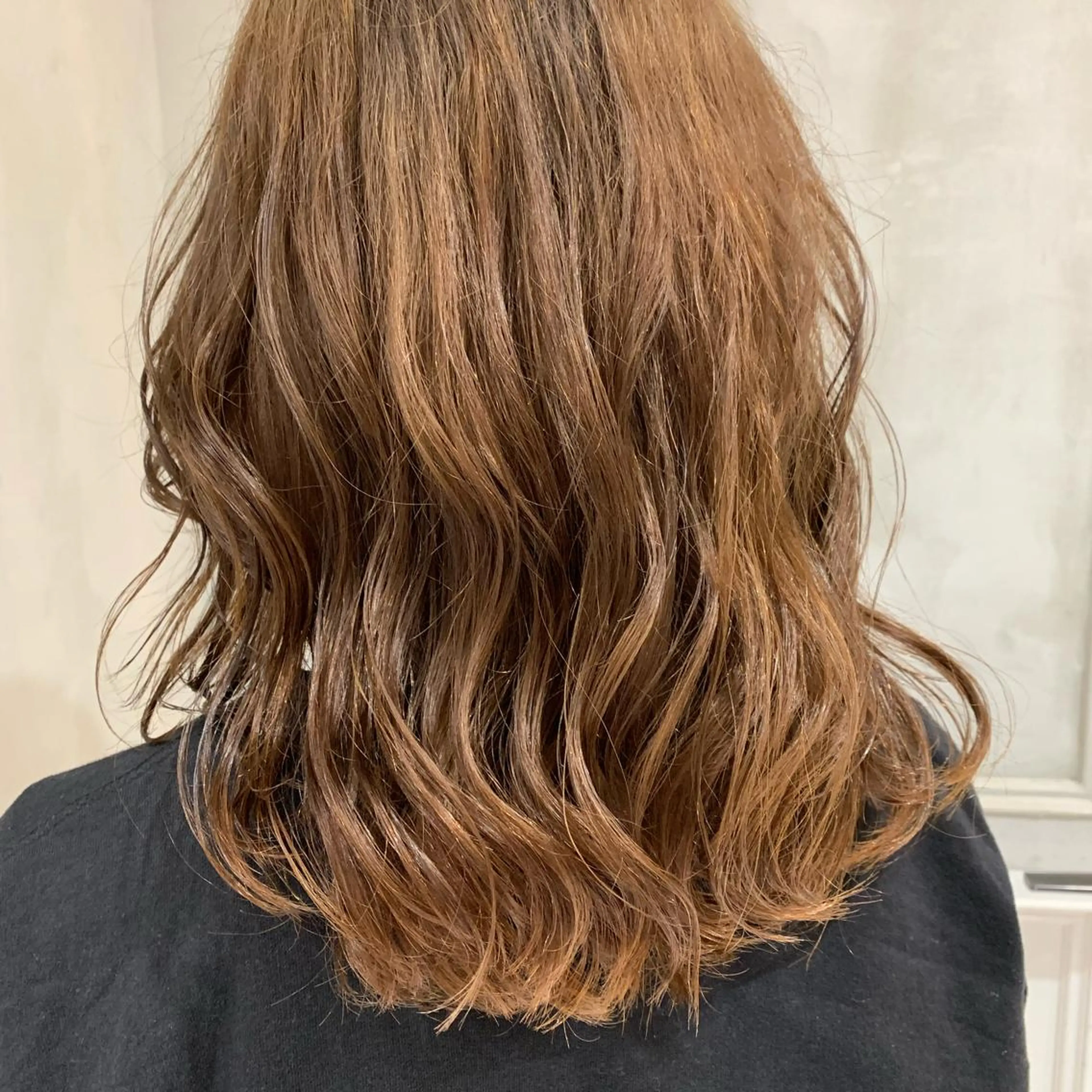 セミロング オリーブ カラー✨有坂映哉のヘアスタイル