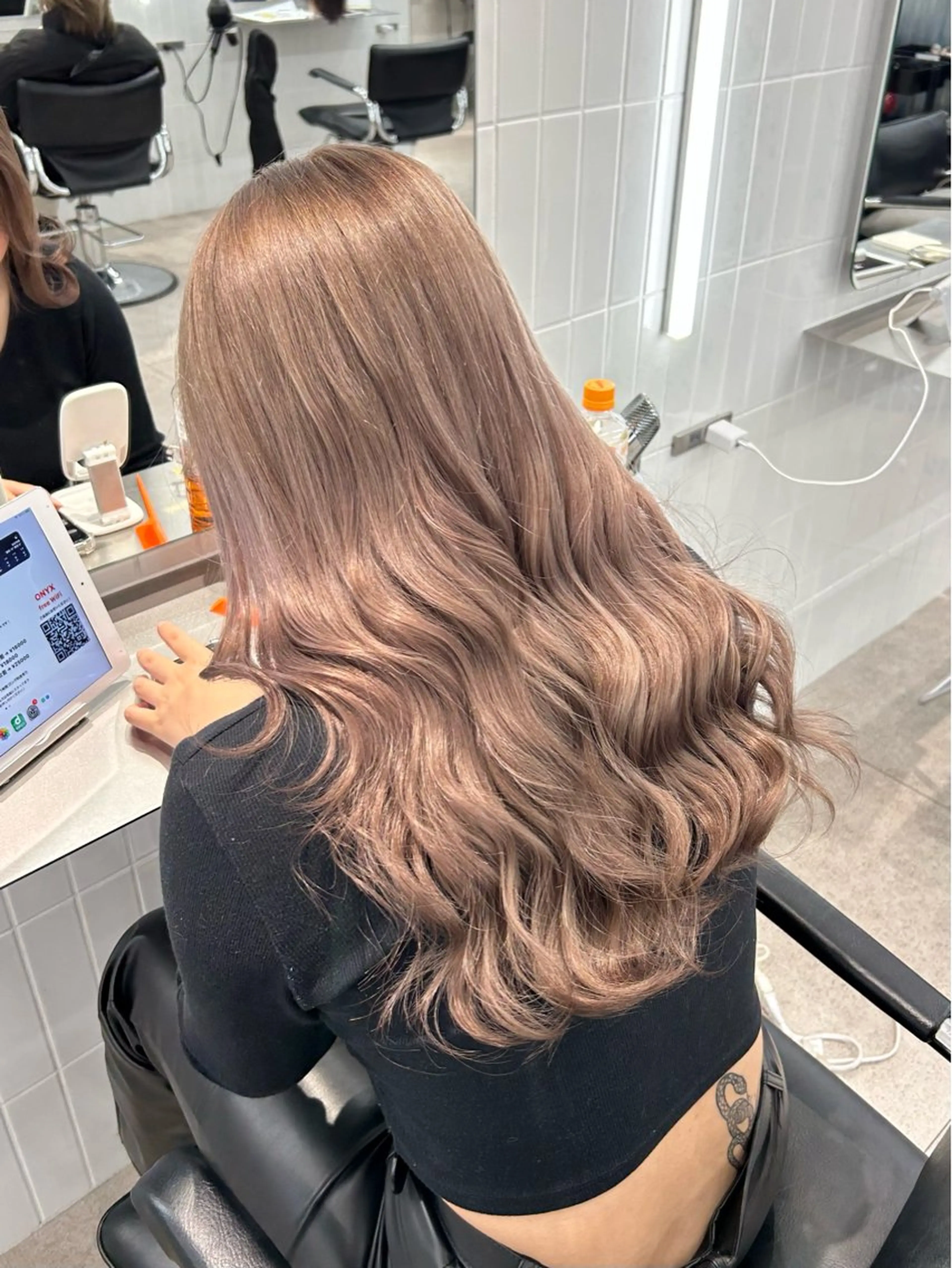 カラー 🫧ミルクティー ブリーチRIKU🫧のヘアスタイル