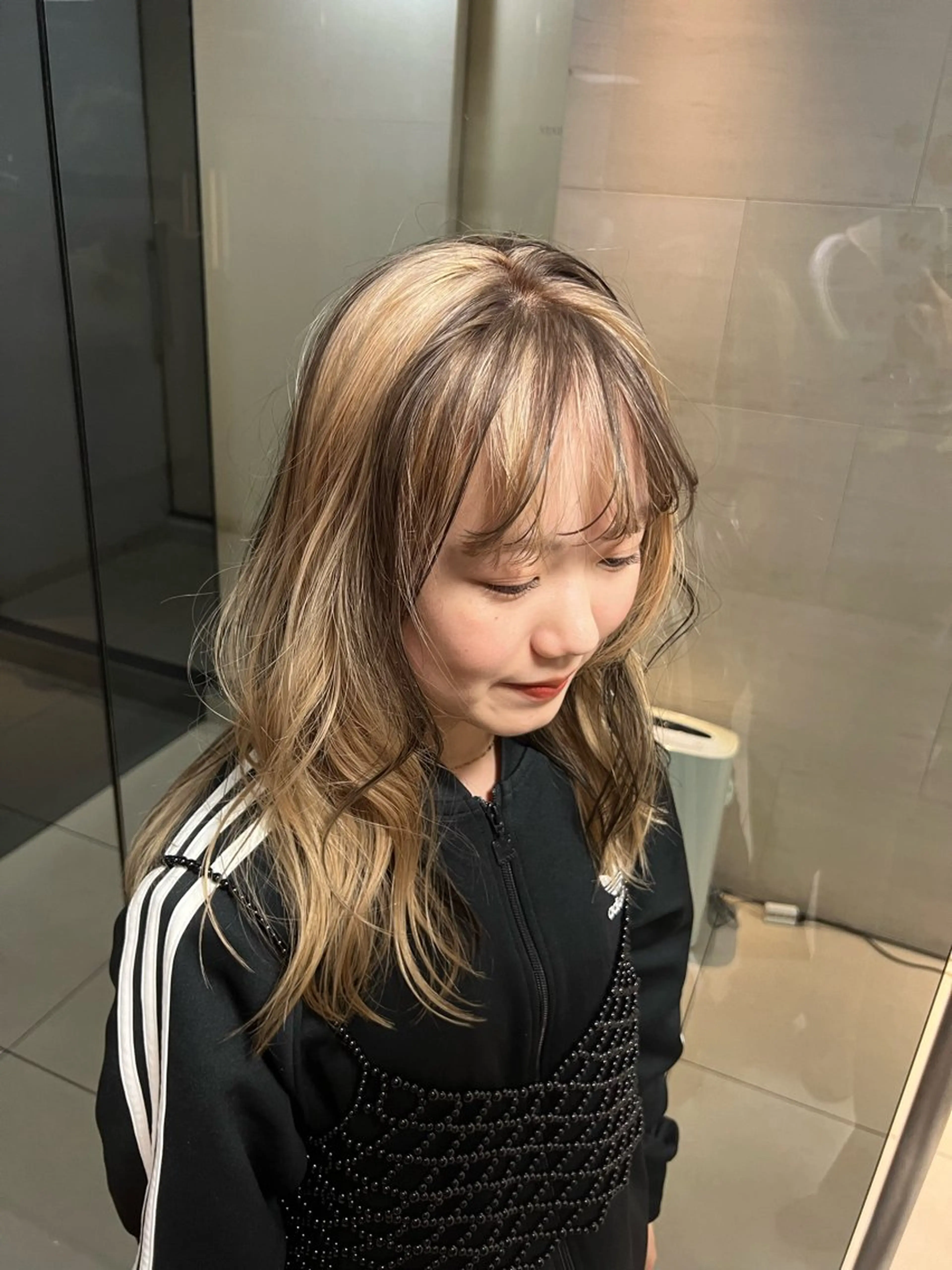 セミロング カラー デザインカラー 垢抜け小顔レイヤー オリーブ/スミレのヘアスタイル