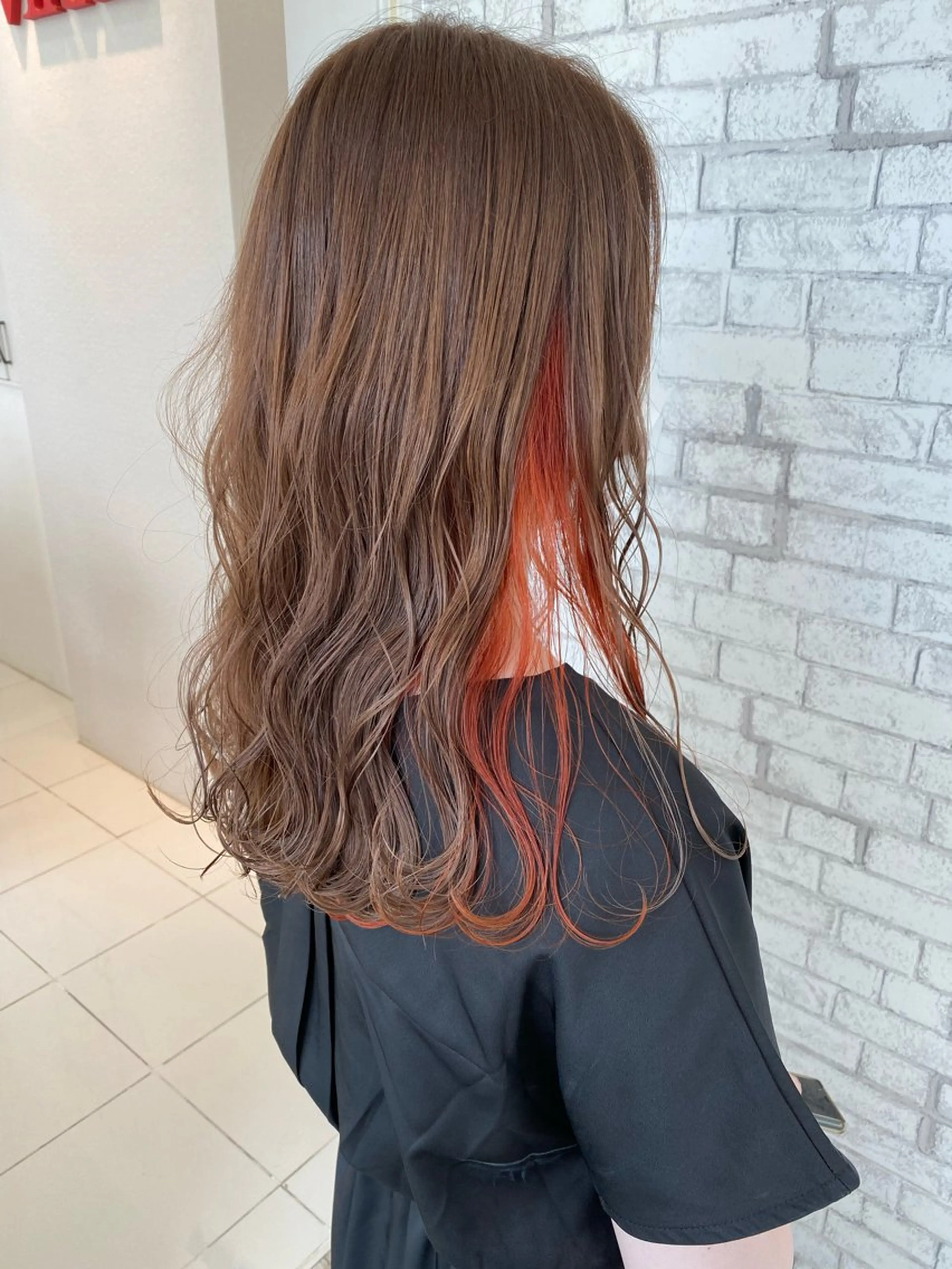 セミロング カラー インナーカラー ヘアカラー トリートメント VIRAL ヴァイラルのヘアスタイル