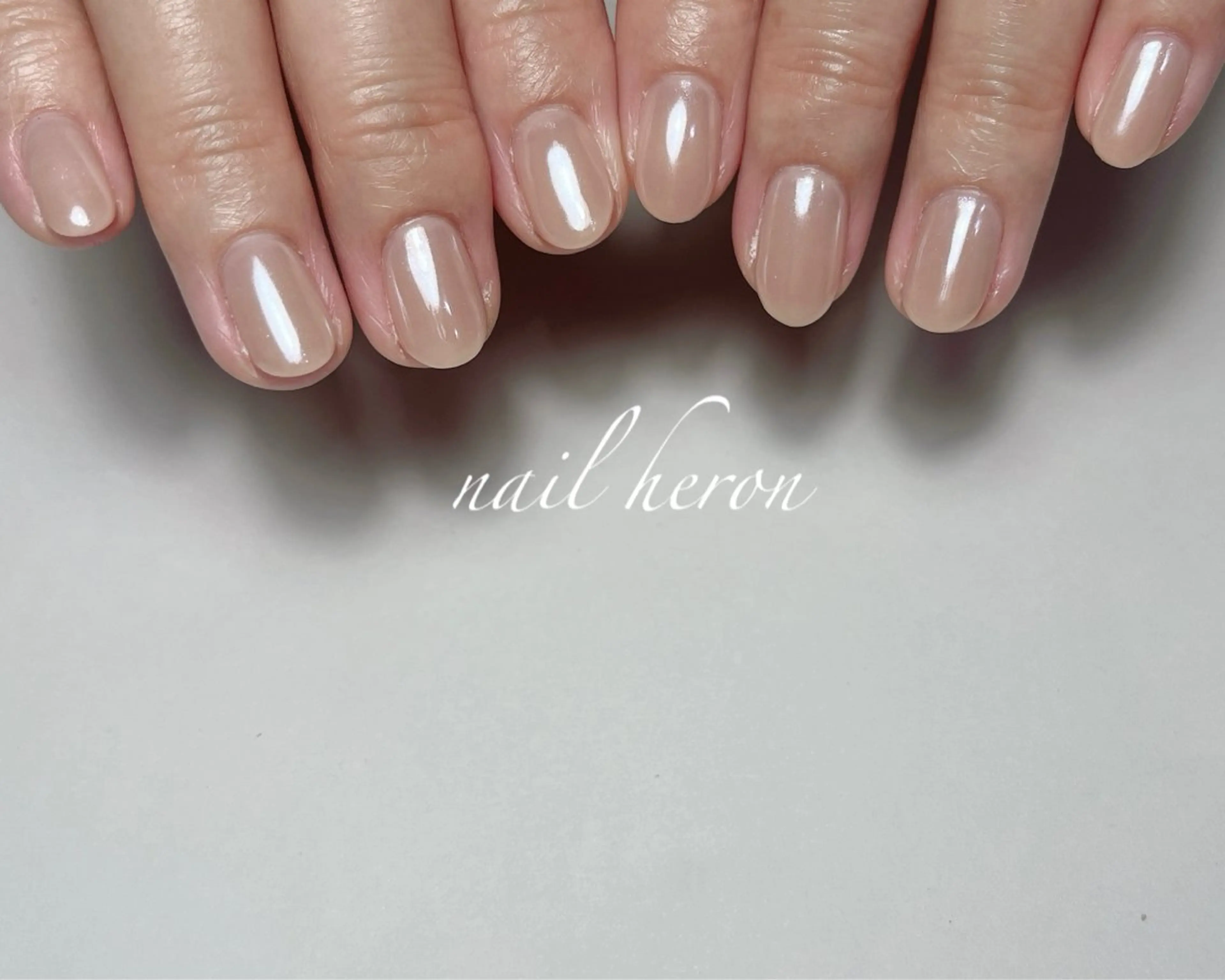 ネイル ホワイト ハンドネイル saki_ nail heronのネイルデザイン