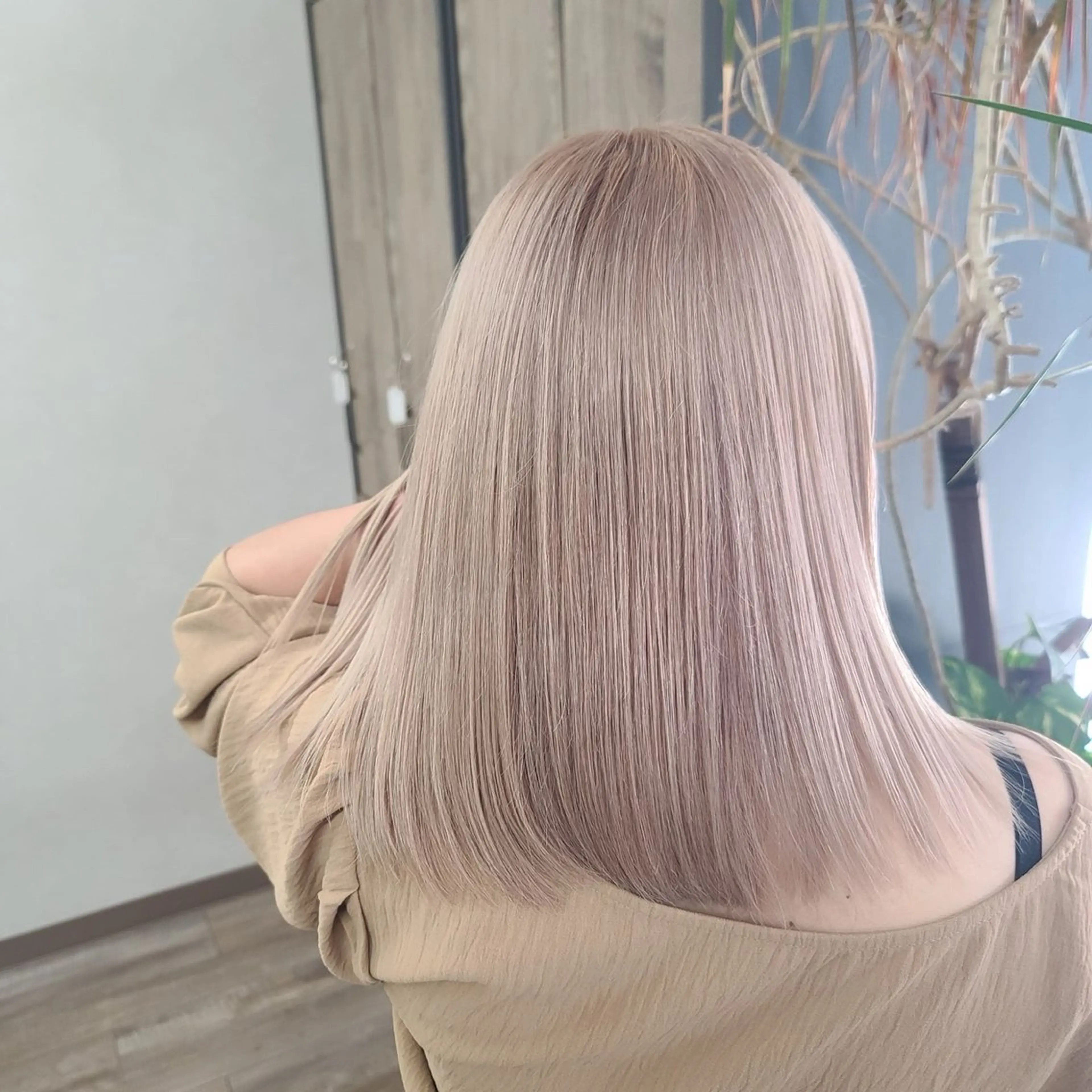 ミディアム 井上 彩加のヘアスタイル