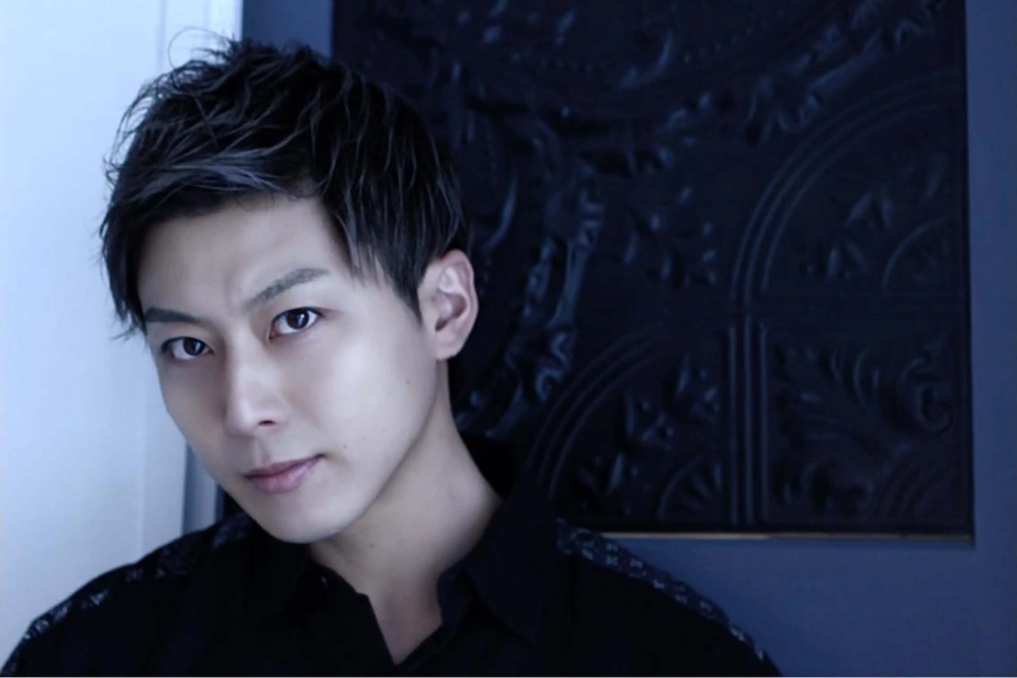 ショート メンズ メンズバレイヤージュ センターパート メンズハイライト メンズインナーカラー マッシュ 原宿アンリ 山下卓也のヘアスタイル