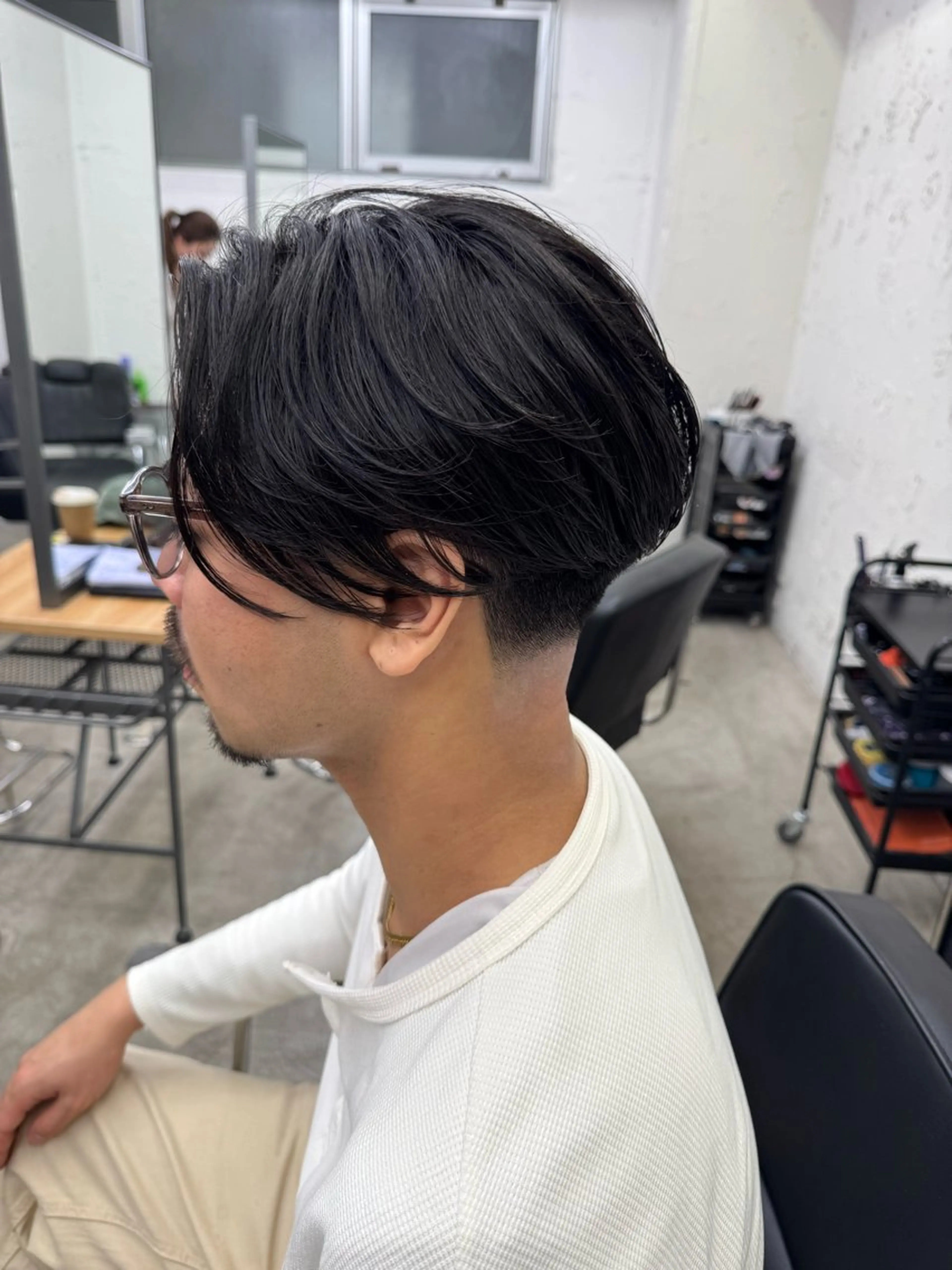 ミディアム パーマ メンズ ミディアムパーマ センターパート フェードカット フェザーパーマ メンズパーマ カット パーマ トリートメント 💈メンズ特化💈 TASUKUのヘアスタイル