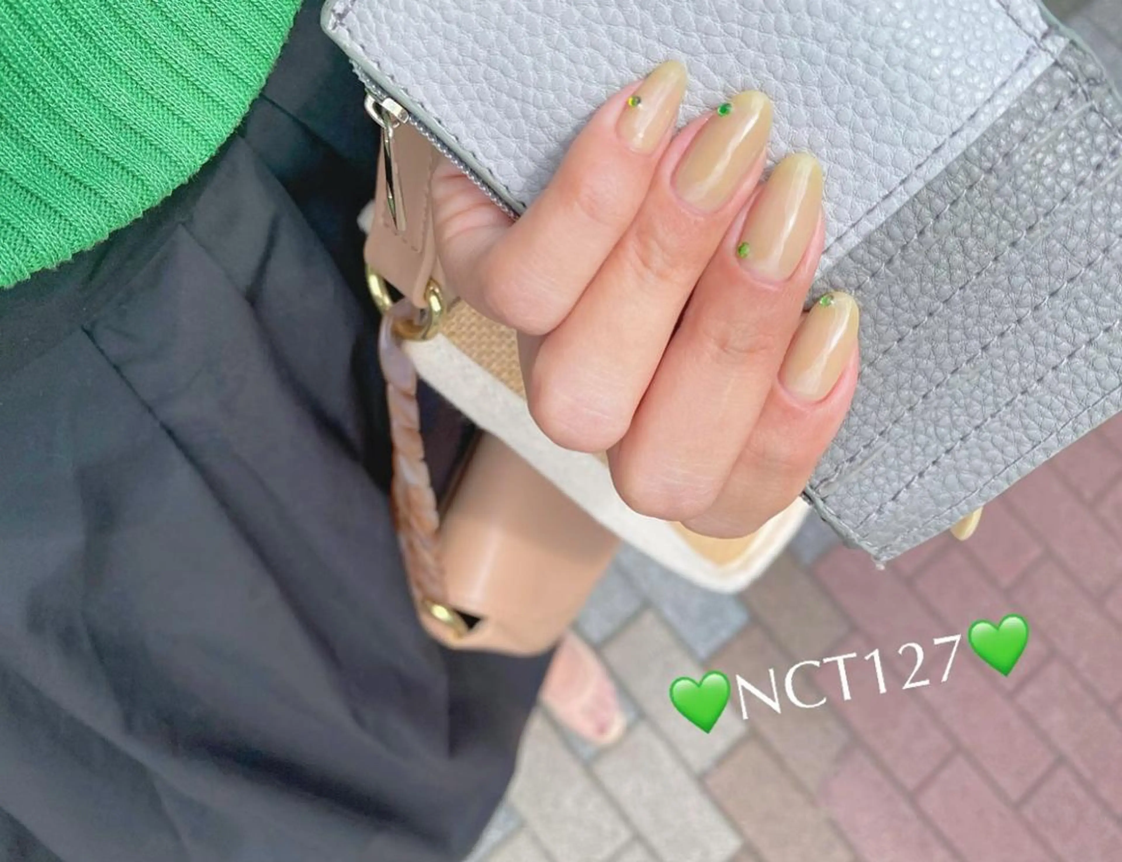 ネイル ストーンネイル ハンドネイル ハンドケア 🌿Charme🌿 MAIのネイルデザイン