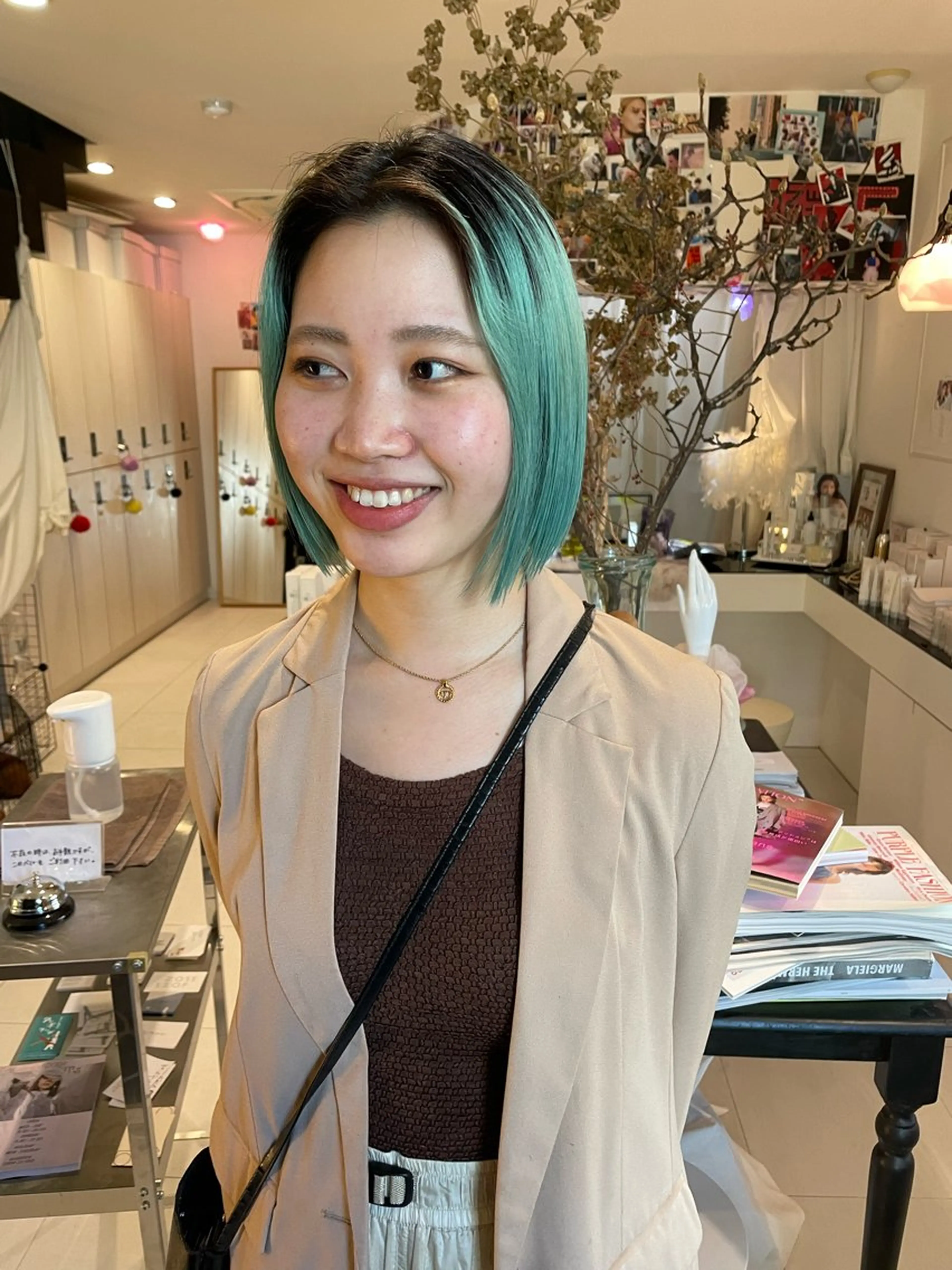 ミディアム カラー nishiura nanasaのヘアスタイル