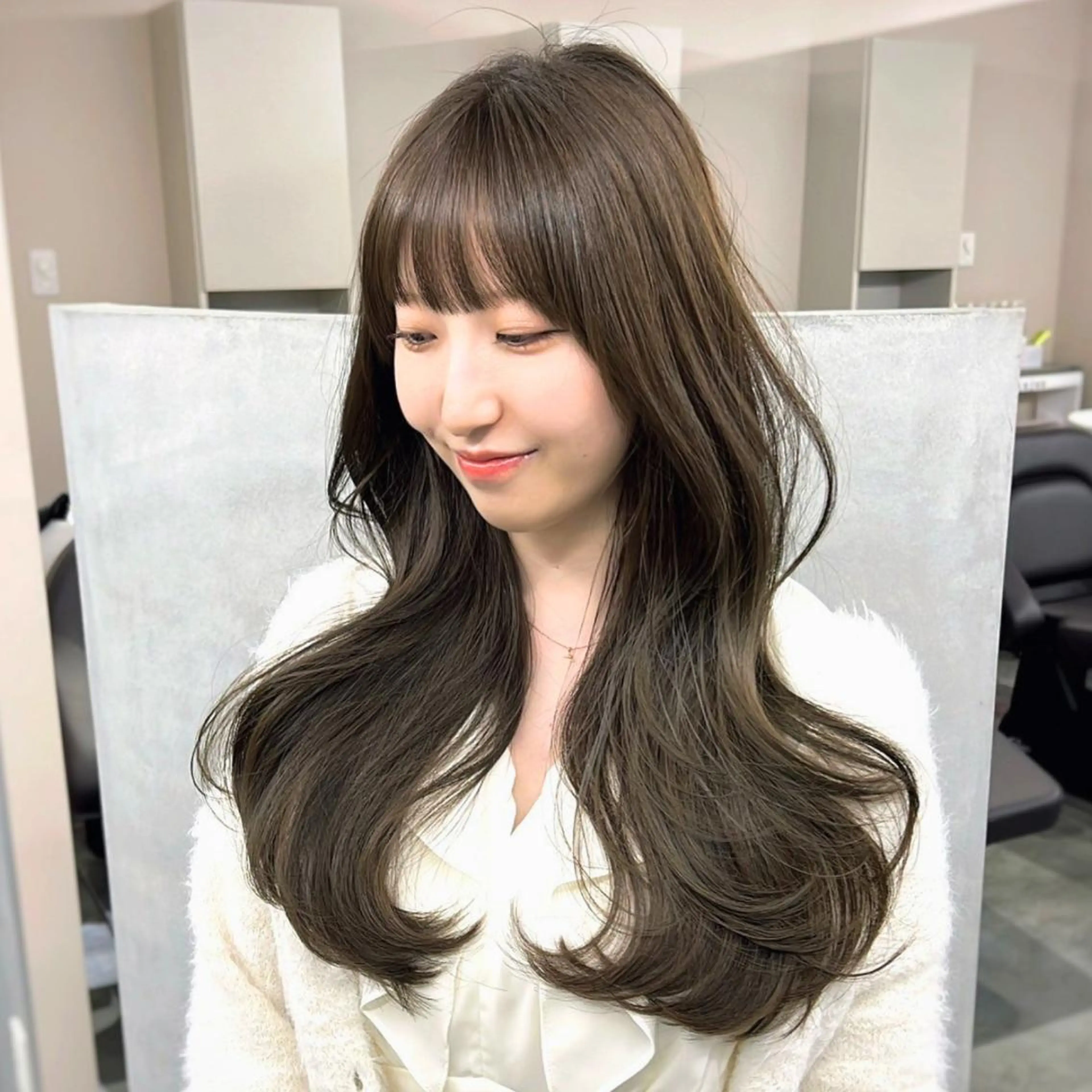 カラー ロング ベージュカラー 透明感カラー ロング ヘアカラー 顔周り🌸ジエクト 🌸濱吉優希🌸のヘアスタイル