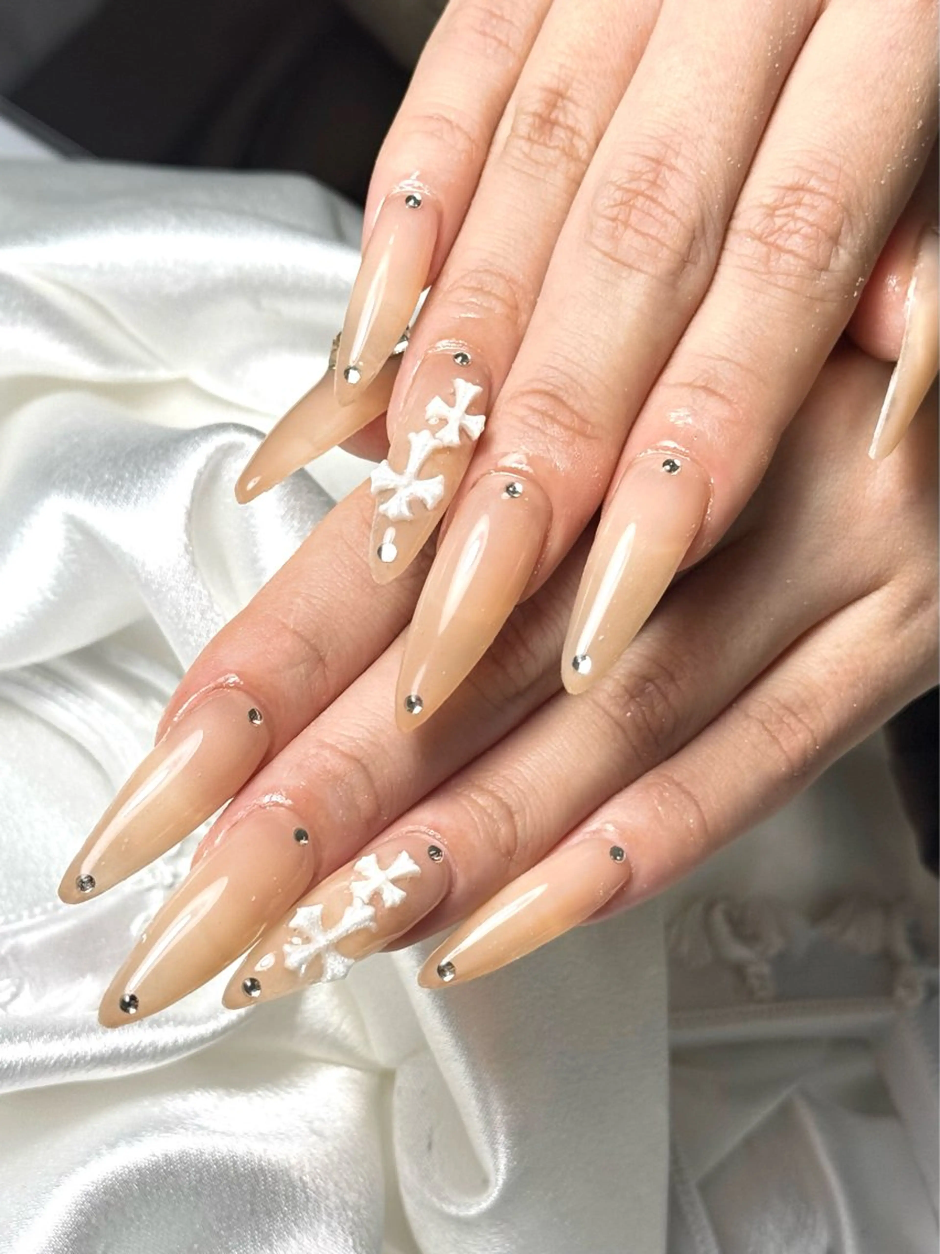 ネイル ハンドネイル ルシイ🎀新宿長さ 出しパーツ専門店のネイルデザイン