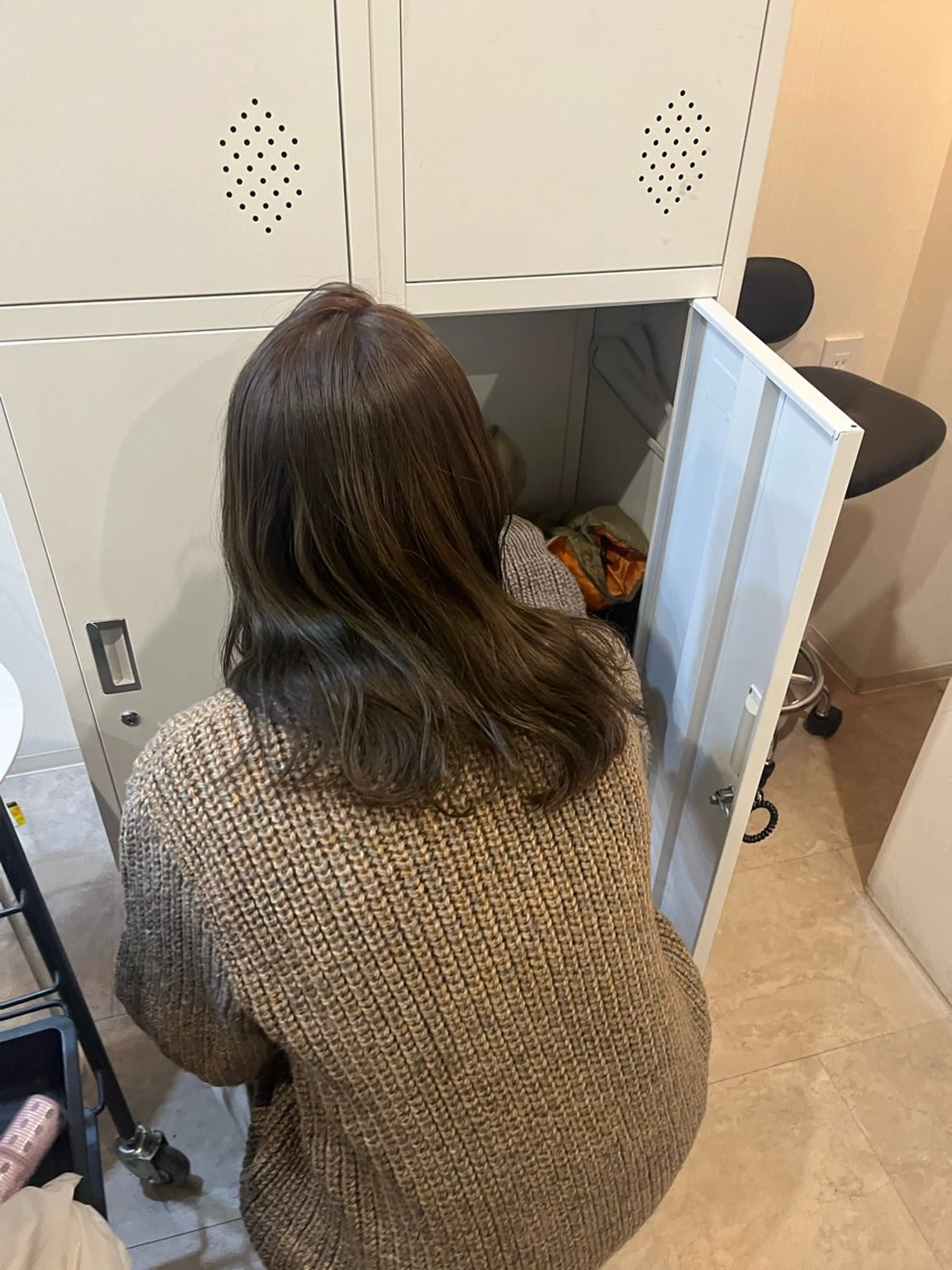 ミディアム カラー グレージュ オリーブグレージュ オリーブグレー CLOVE所属・下石怜子/レイヤー/ 透明感カラーのヘアスタイル