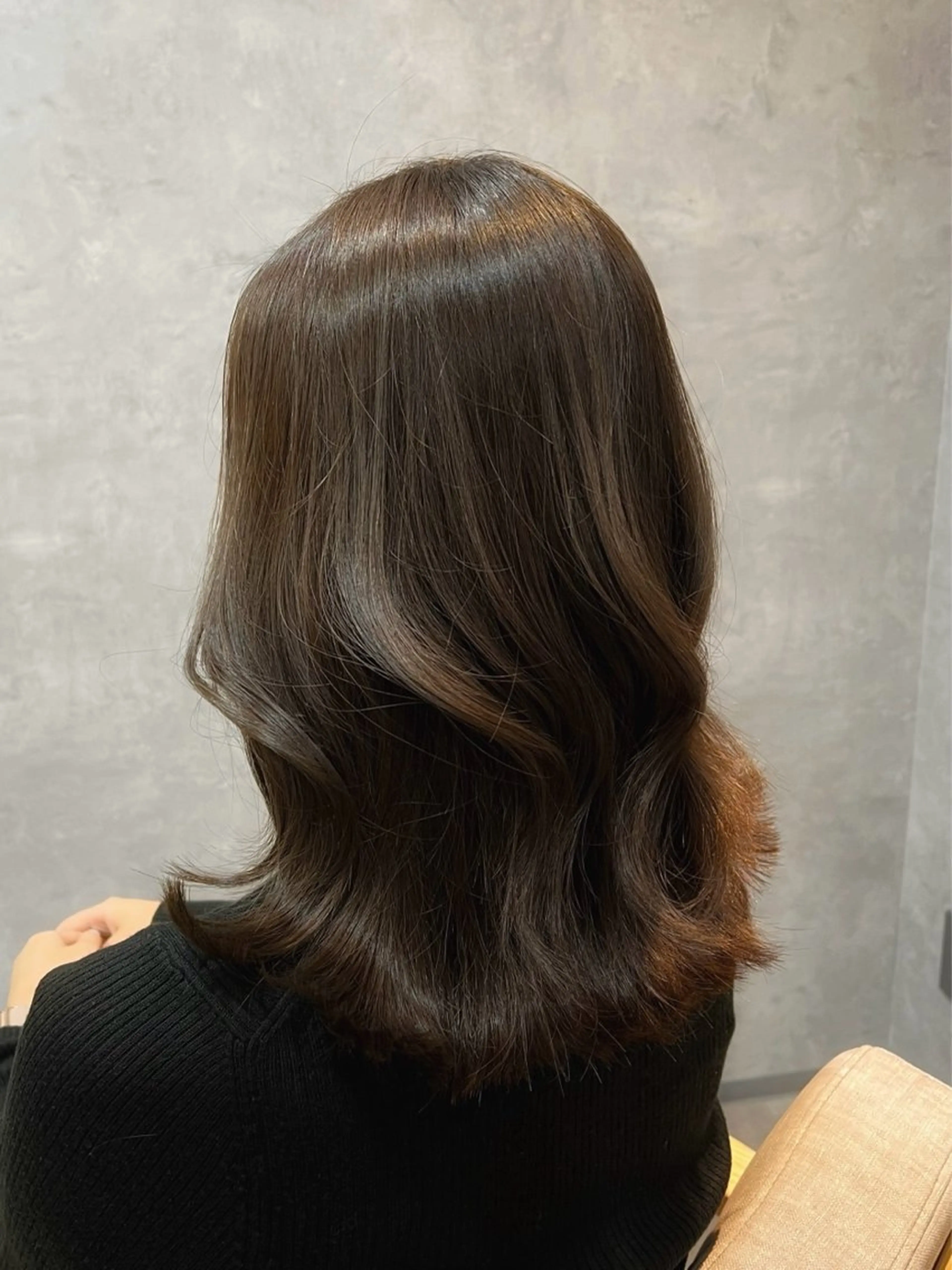 ミディアム カラー アッシュ ベージュカラー ブリーチ ケアカラー ブリーチなしカラー 中村 ひなたのヘアスタイル