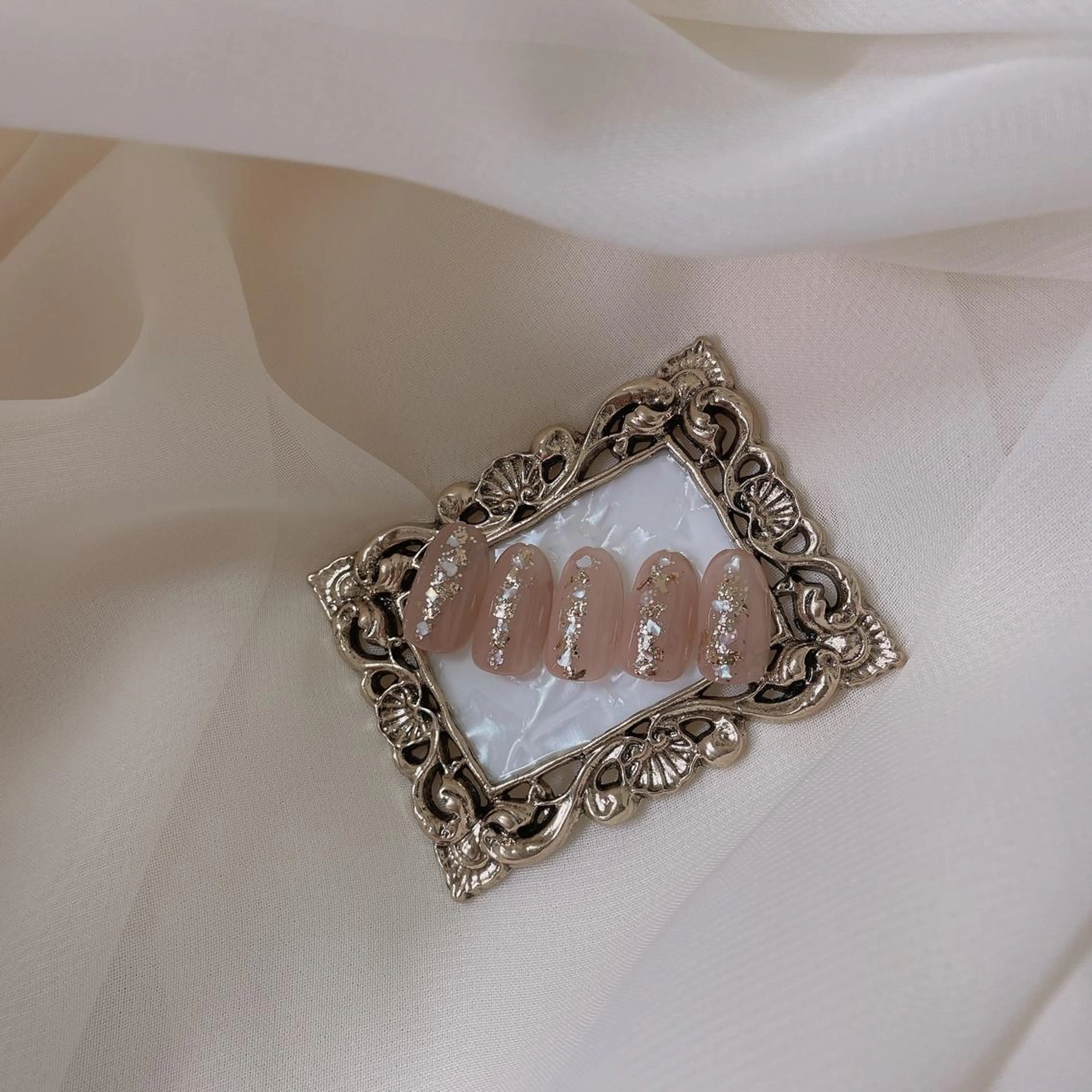 カラー ネイル ラメ(グリッター) 𓂃🦢Aurora Swan🌙𓂃のネイルデザイン