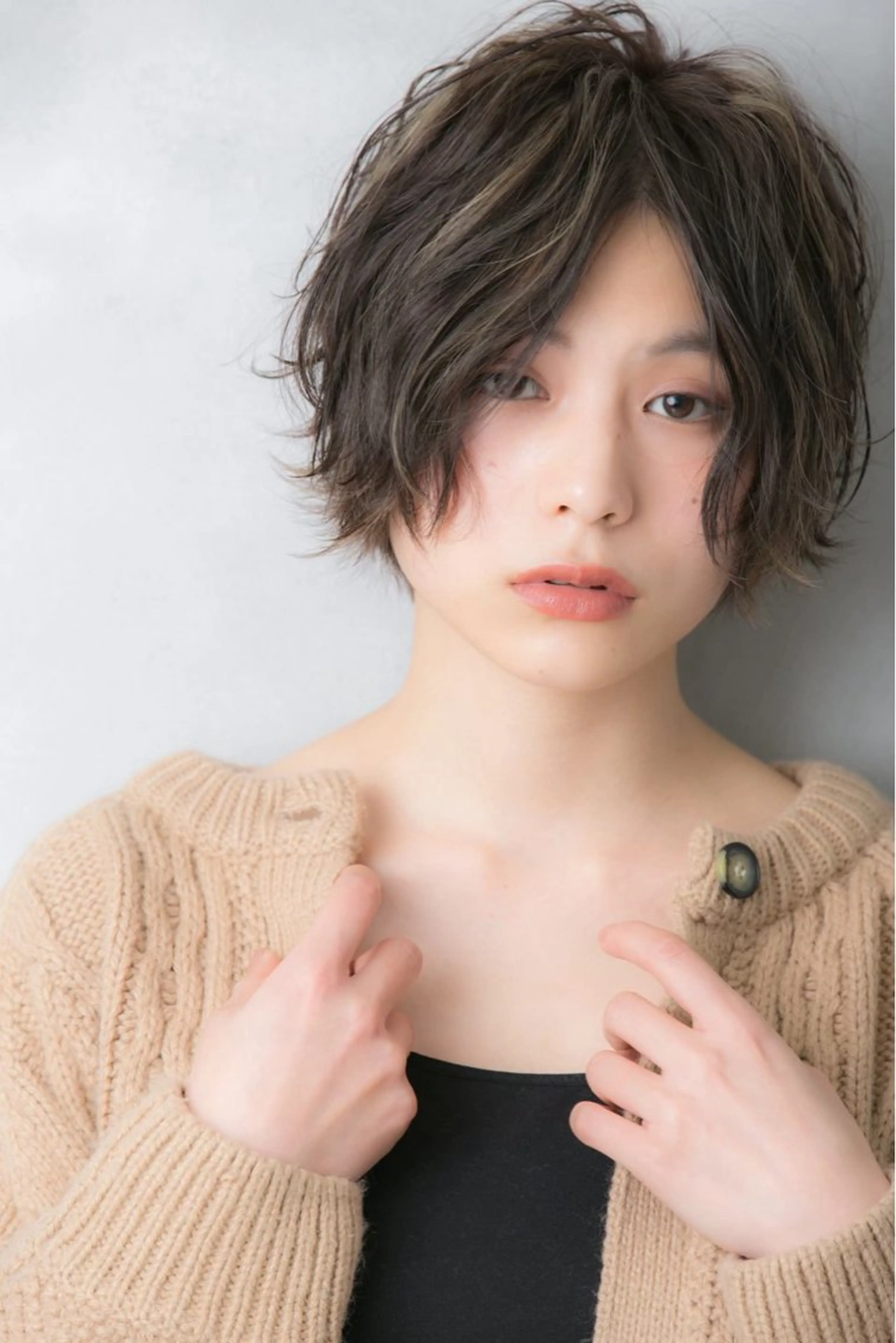 ショート カラー ベージュカラー ハイライトカラー ハイライト ショートヘア 小顔カット カット ヘアカラー トリートメント 平日オススメ✨ プチプラ✨山下のヘアスタイル